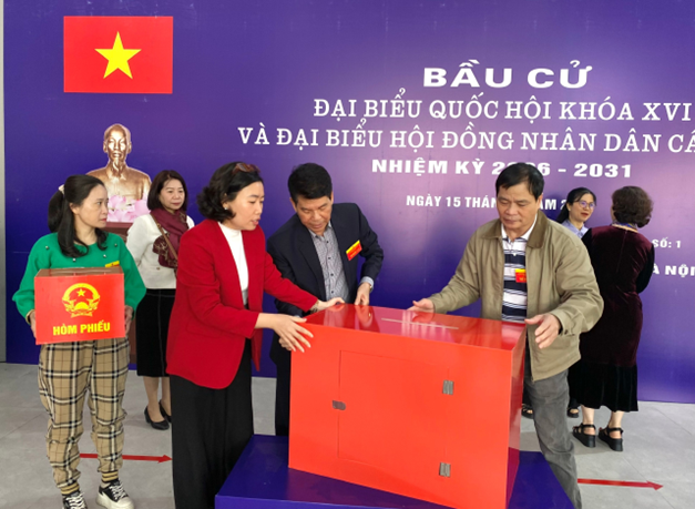 Phường Tây Hồ: Đồng loạt tổ chức diễn tập khai mạc bầu cử tại các khu vực bỏ phiếu, sẵn sàng cho ngày hội toàn dân.- Ảnh 10.