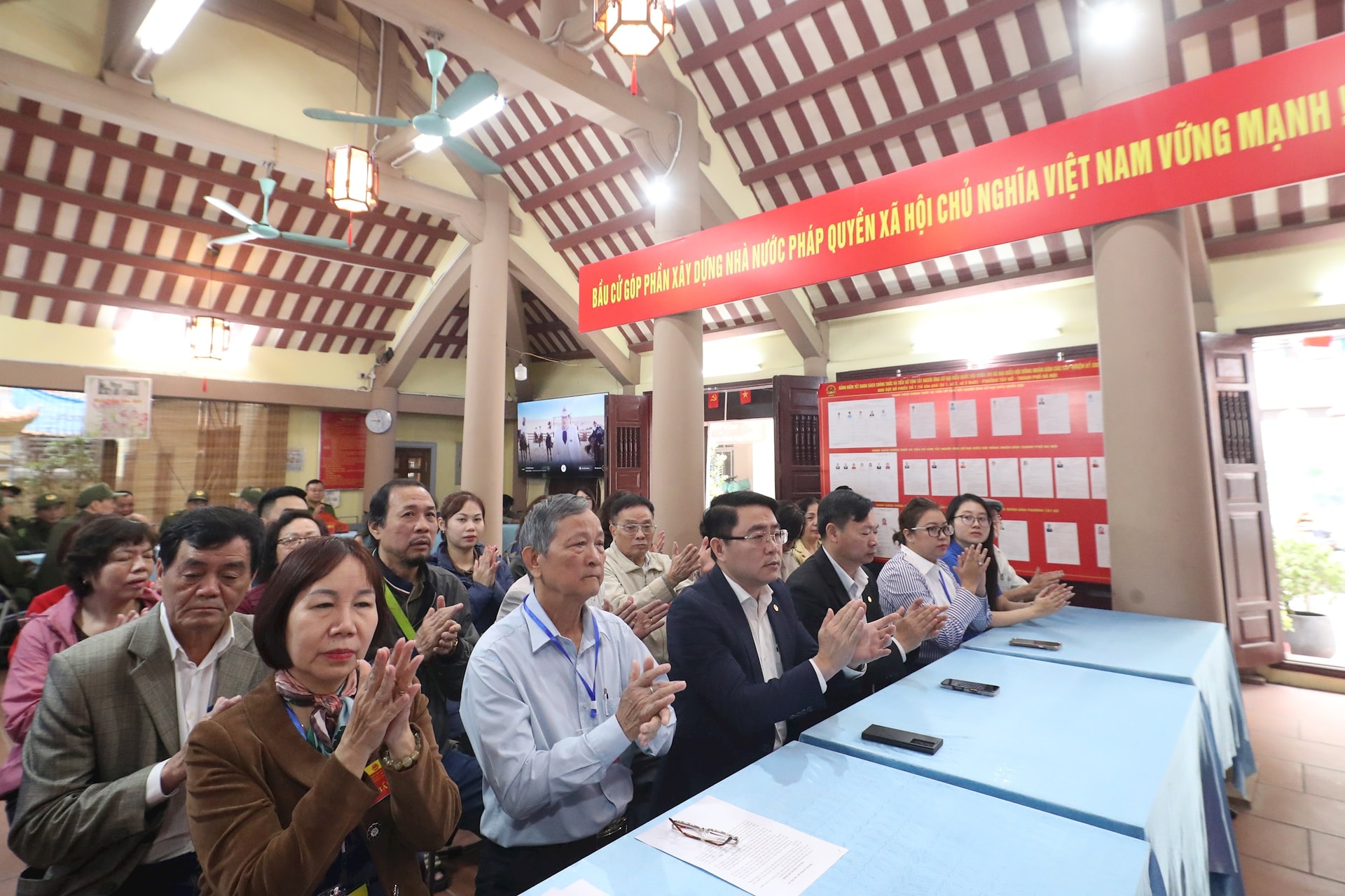 Phường Tây Hồ vận hành thử quy trình bầu cử, sẵn sàng cho ngày hội non sông- Ảnh 2.