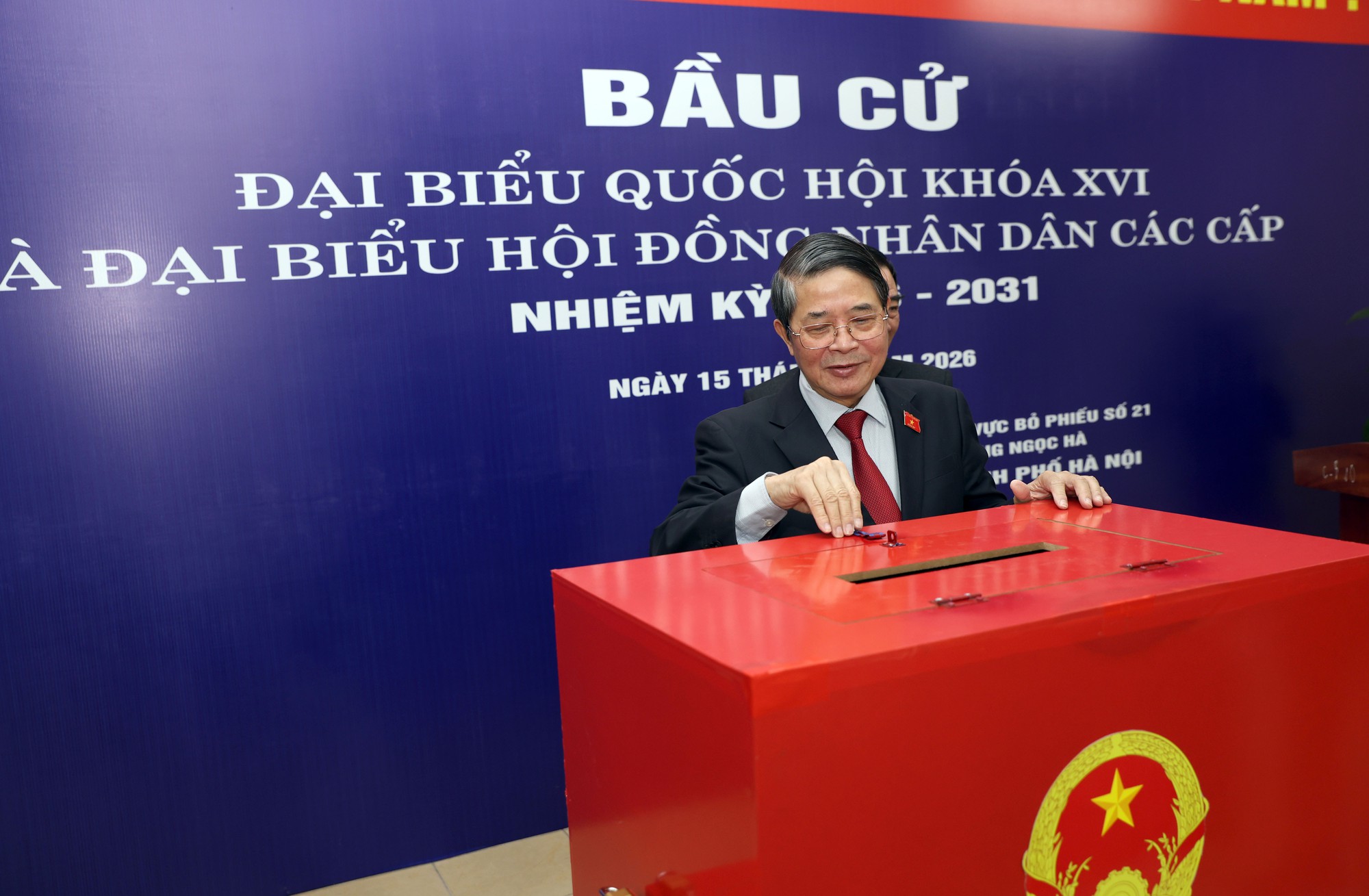 Phó Chủ tịch Quốc hội Nguyễn Đức Hải bầu cử tại Khu vực bỏ phiếu số 21, phường Ngọc Hà, Hà Nội- Ảnh 11.