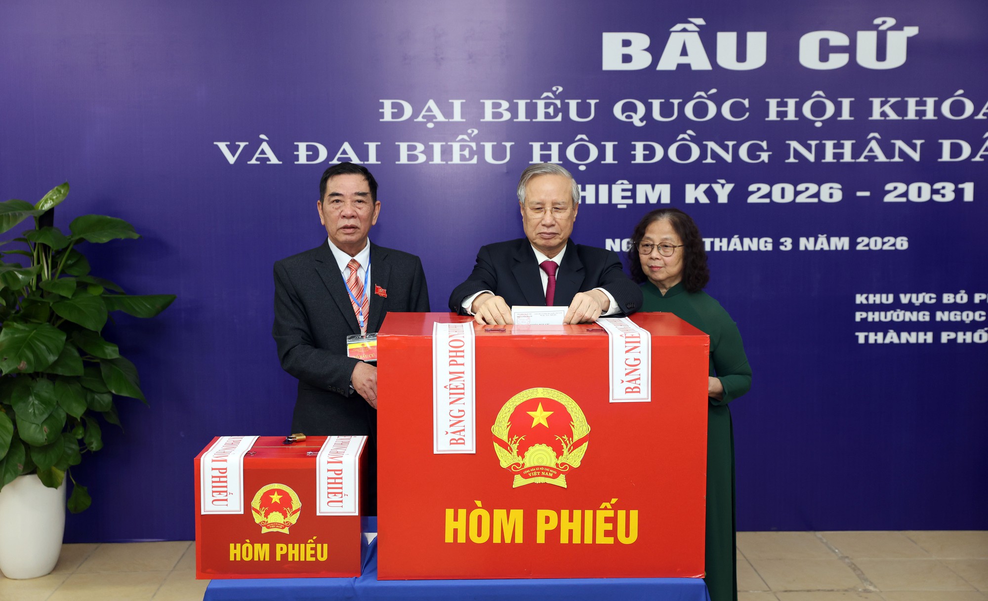 Phó Chủ tịch Quốc hội Nguyễn Đức Hải bầu cử tại Khu vực bỏ phiếu số 21, phường Ngọc Hà, Hà Nội- Ảnh 5.