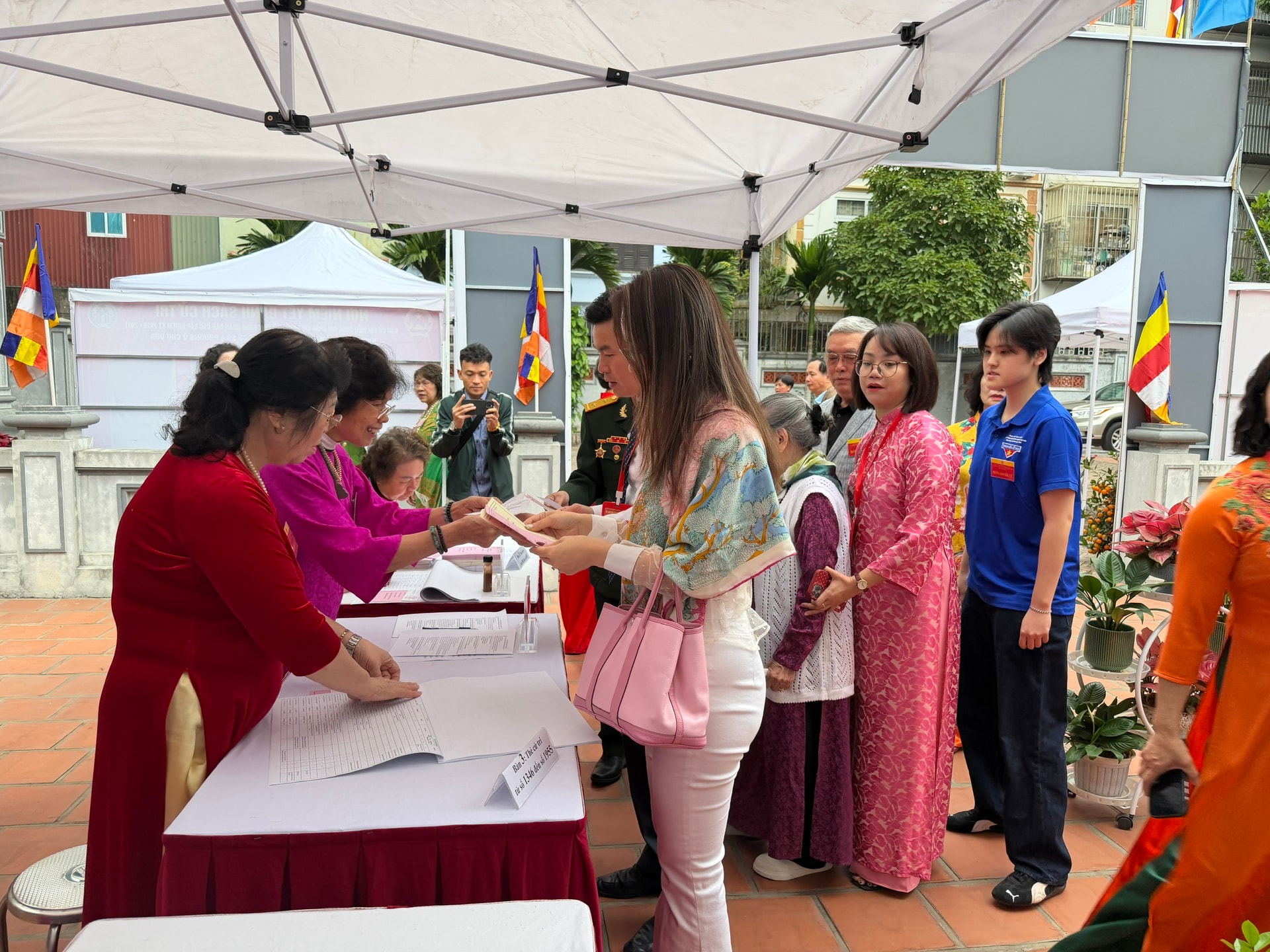 Tưng bừng Ngày hội non sông tại phường Ô Chợ Dừa- Ảnh 2.