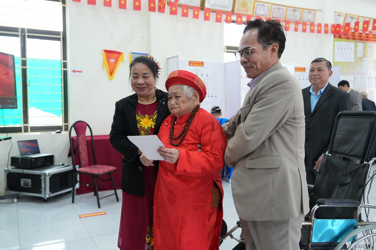 Toàn cảnh không khí bầu cử tại 126 xã, phường của Hà Nội- Ảnh 252.