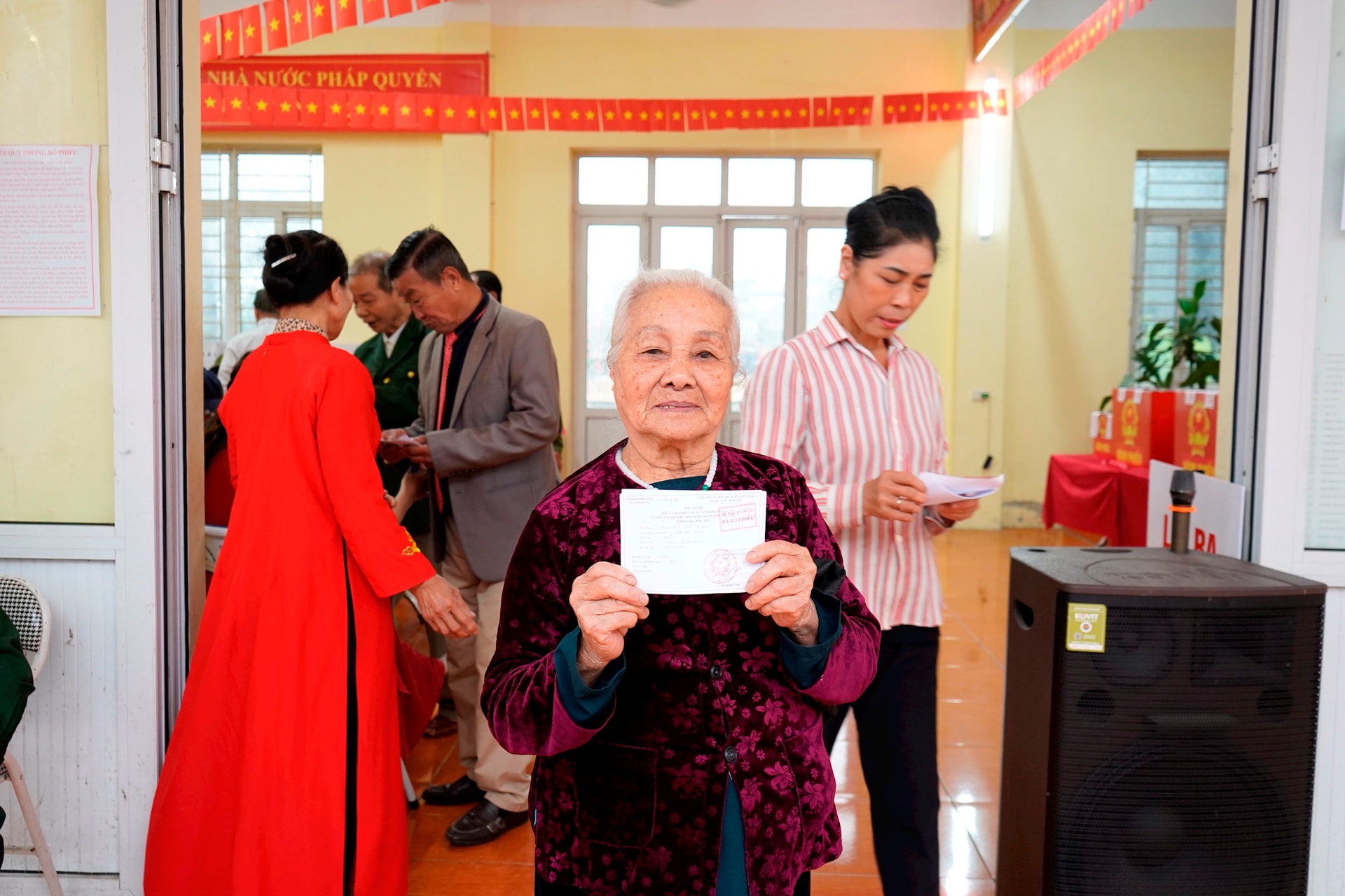 Cử tri xã Tam Hưng gửi nhiều kỳ vọng tới đại biểu Quốc hội và HĐND- Ảnh 14.