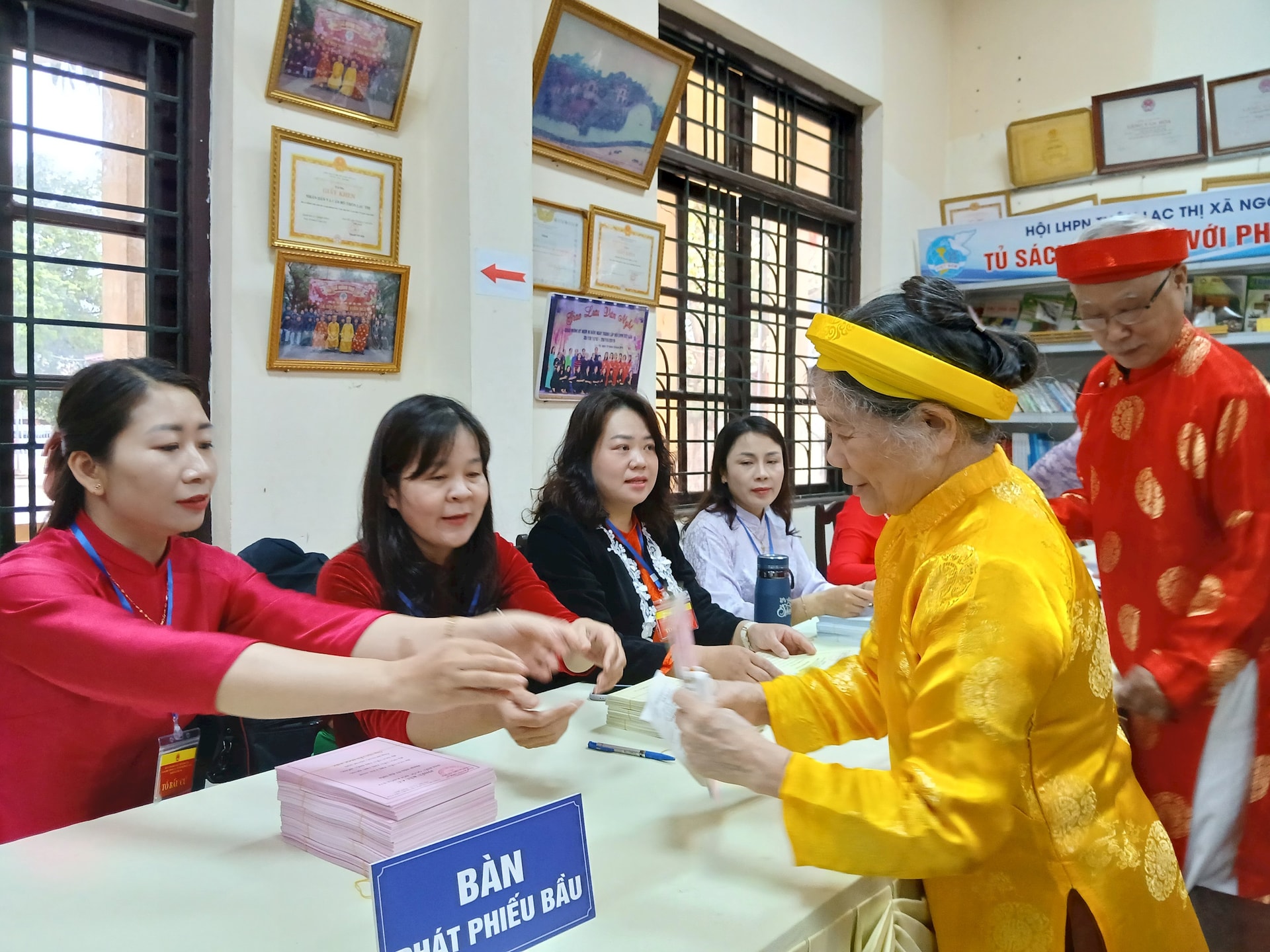 Toàn cảnh không khí bầu cử tại 126 xã, phường của Hà Nội- Ảnh 248.