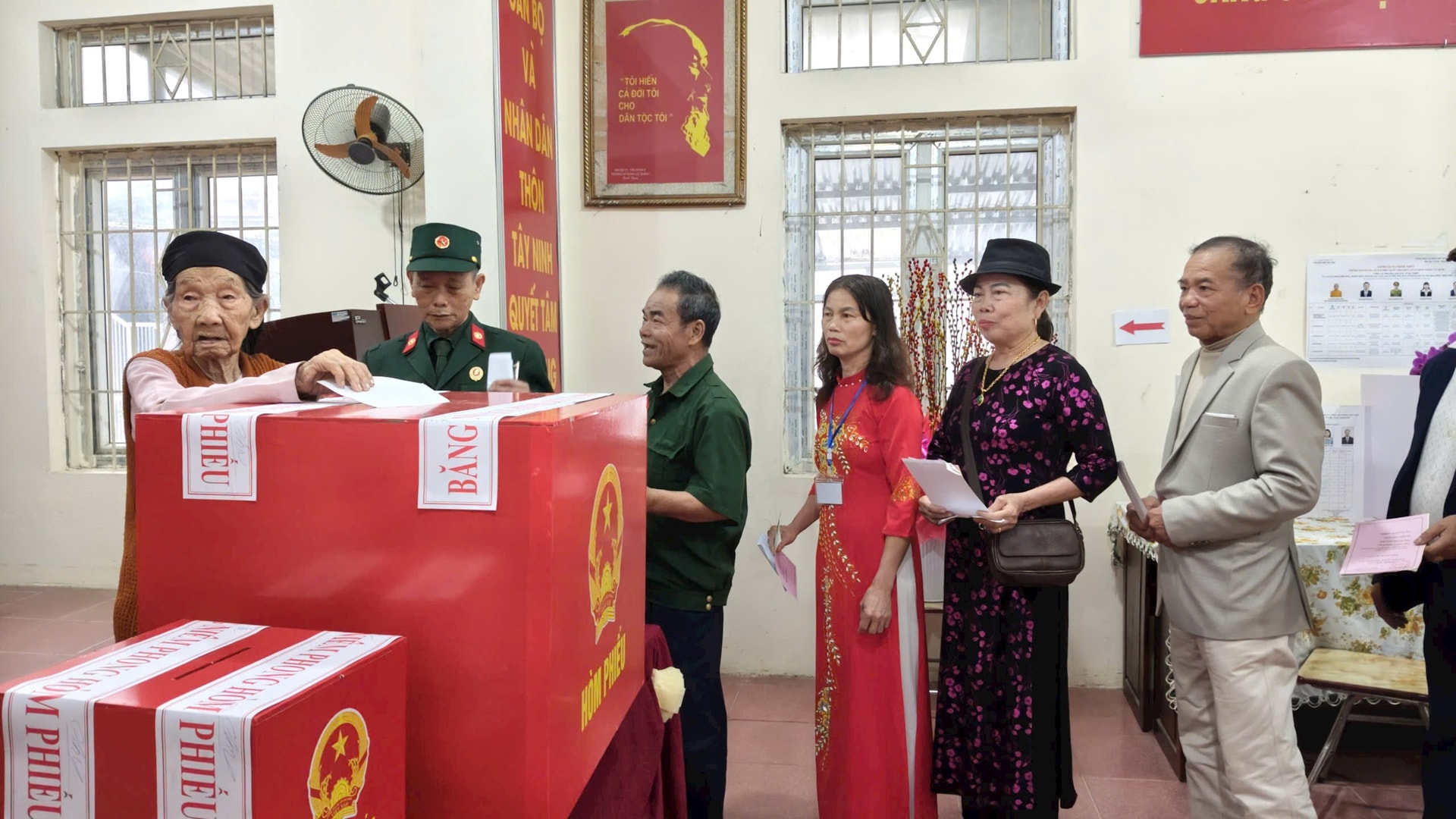 Toàn cảnh không khí bầu cử tại 126 xã, phường của Hà Nội- Ảnh 185.