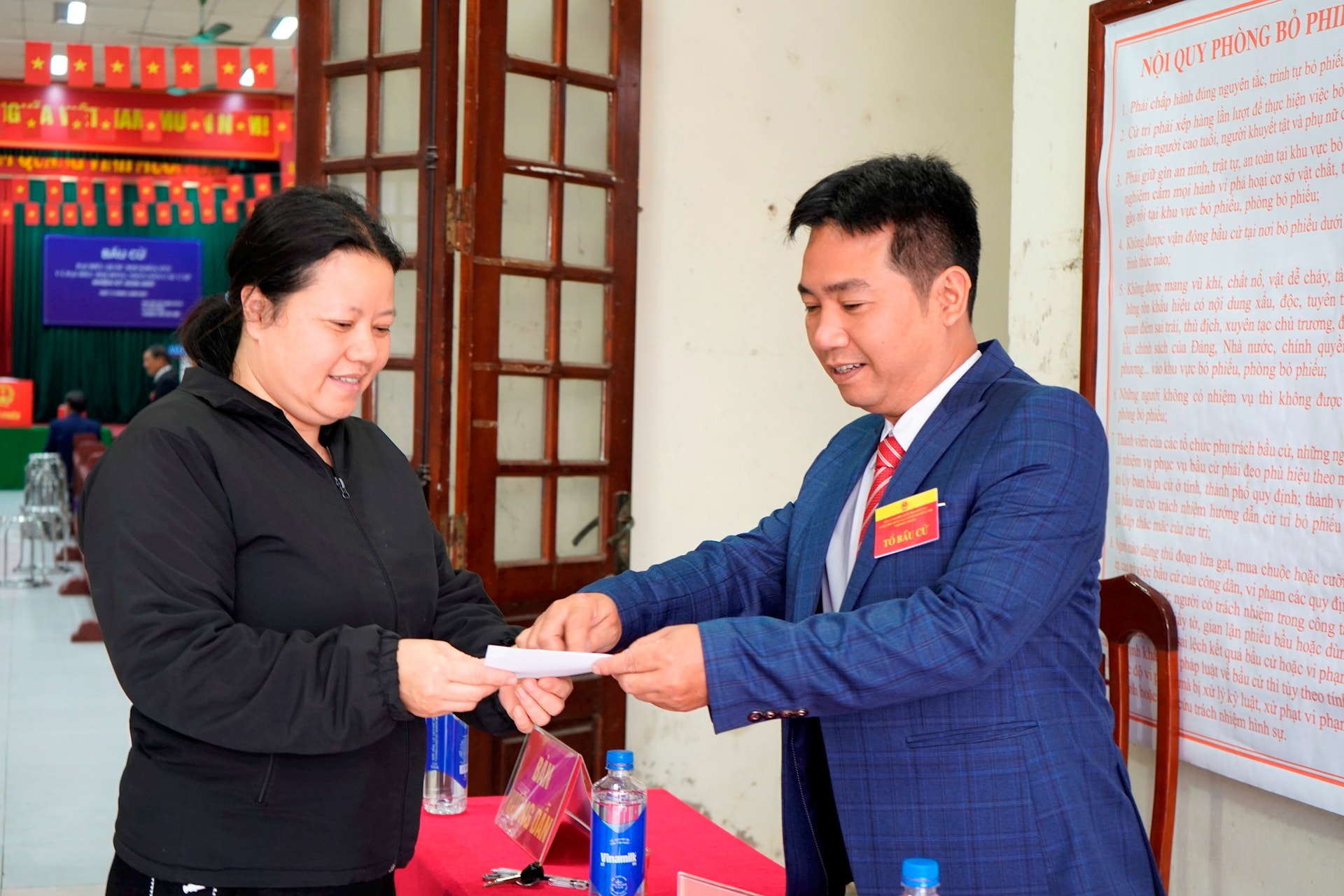 Cử tri xã Tam Hưng gửi nhiều kỳ vọng tới đại biểu Quốc hội và HĐND- Ảnh 2.