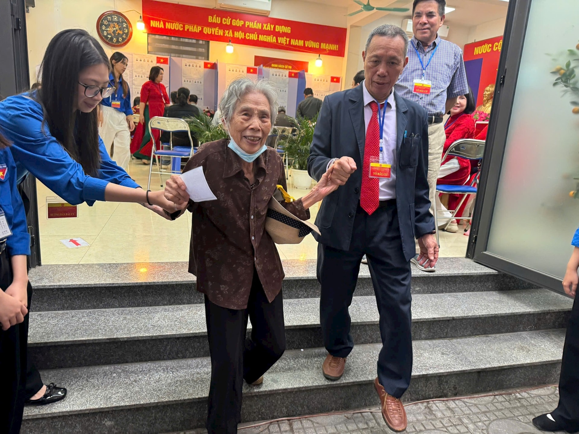 Toàn cảnh không khí bầu cử tại 126 xã, phường của Hà Nội- Ảnh 170.