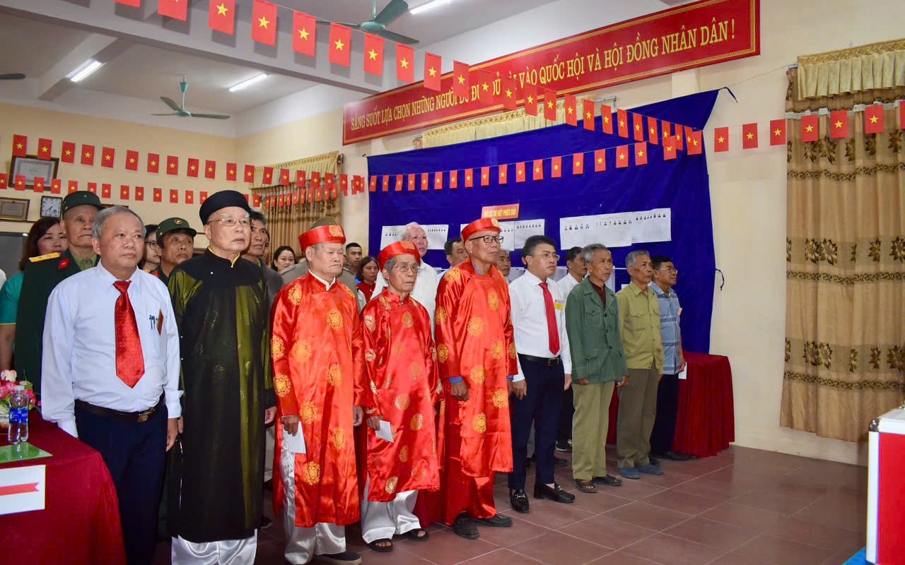 Đồng chí Nguyễn Thành Chung – UVBTV, Phó Chủ tịch thường trực UBND xã Phú Xuyên dự lễ Khai mạc tại thôn Phong Triều.