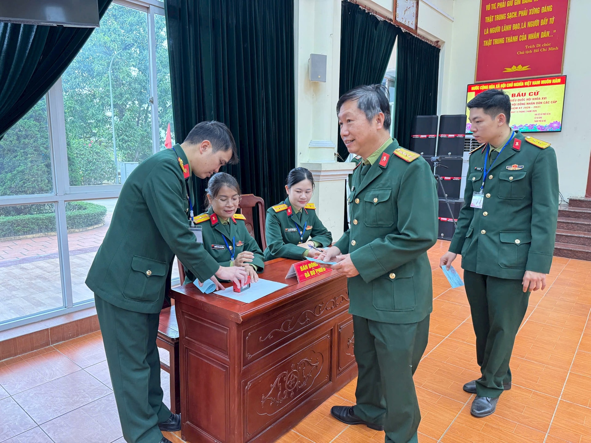 Toàn cảnh không khí bầu cử tại 126 xã, phường của Hà Nội- Ảnh 76.