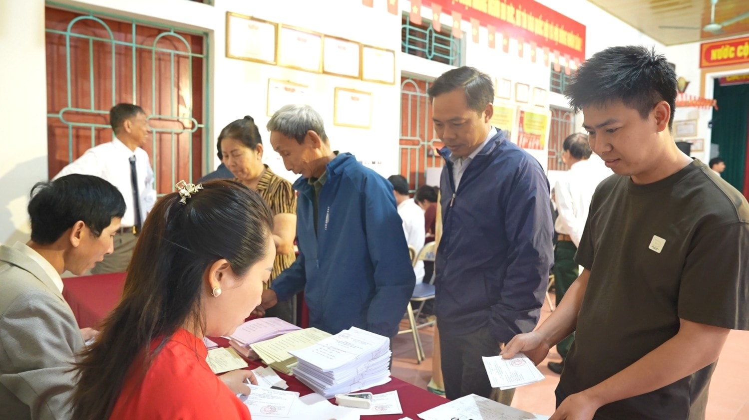 Toàn cảnh không khí bầu cử tại 126 xã, phường của Hà Nội- Ảnh 116.