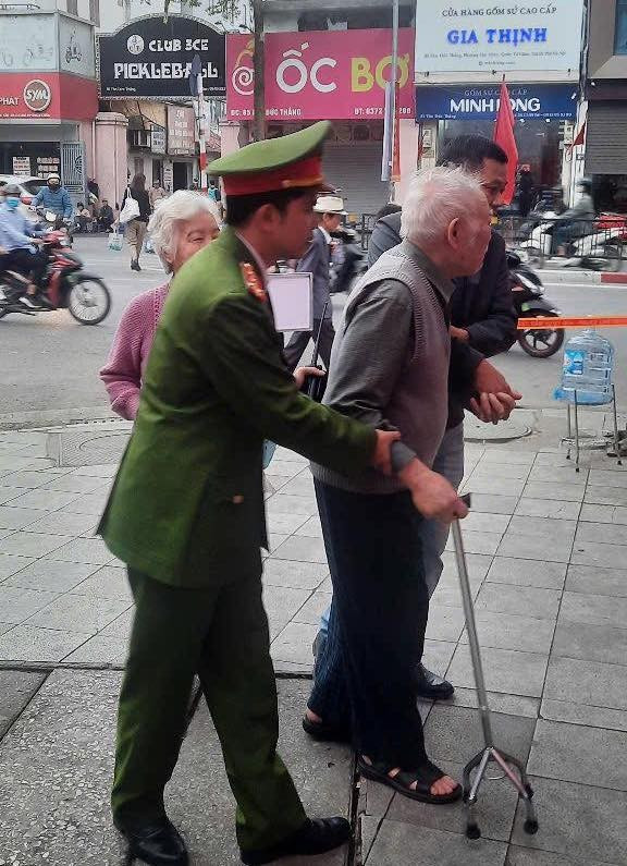 Trọn vẹn ngày hội vui ở phường Ô Chợ Dừa- Ảnh 10.