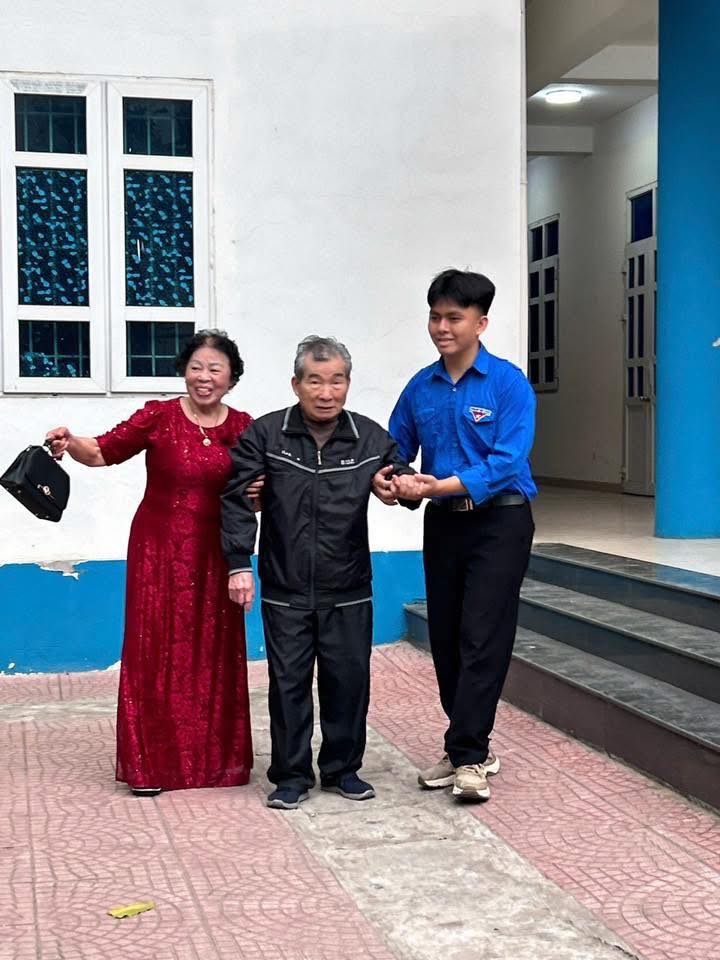 NHỮNG BÓNG ÁO XANH, ÁO LÍNH GÓP PHẦN LÀM NÊN NGÀY HỘI BẦU CỬ TRÊN ĐỊA BÀN PHƯỜNG LÁNG- Ảnh 6.