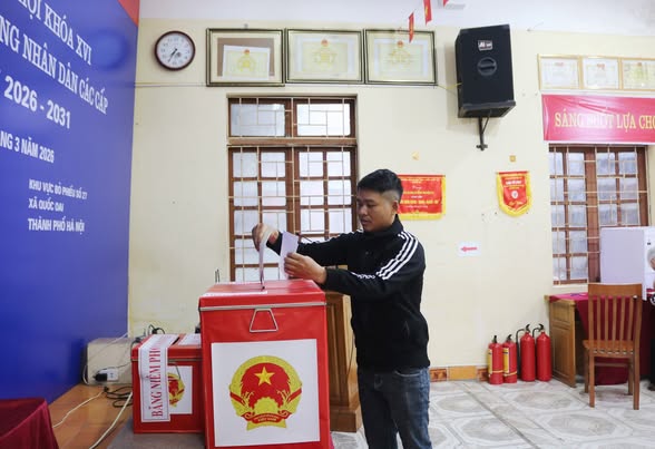 Quốc Oai: Đến 11h30, gần 90% cử tri tham gia bỏ phiếu – Không khí Ngày hội non sông rộn ràng khắp các khu dân cư- Ảnh 4.