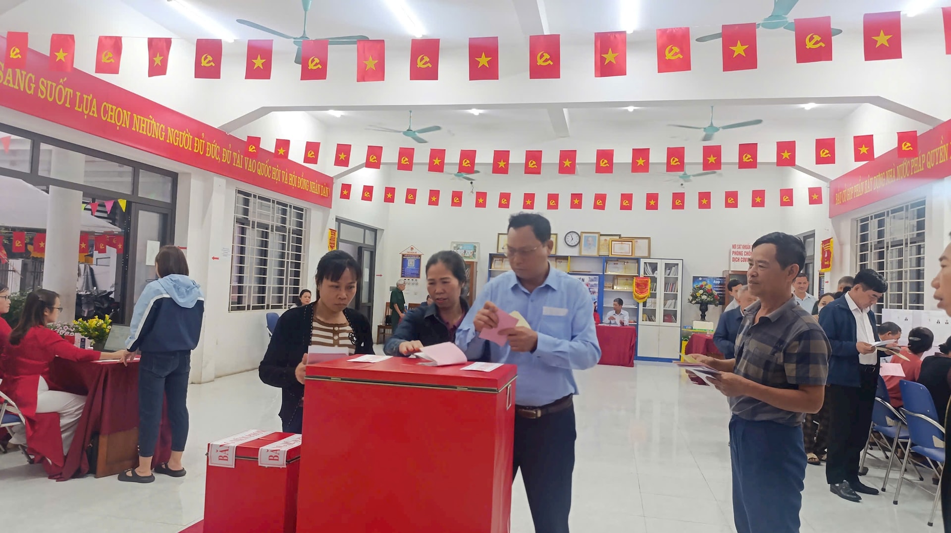 Toàn cảnh không khí bầu cử tại 126 xã, phường của Hà Nội- Ảnh 229.