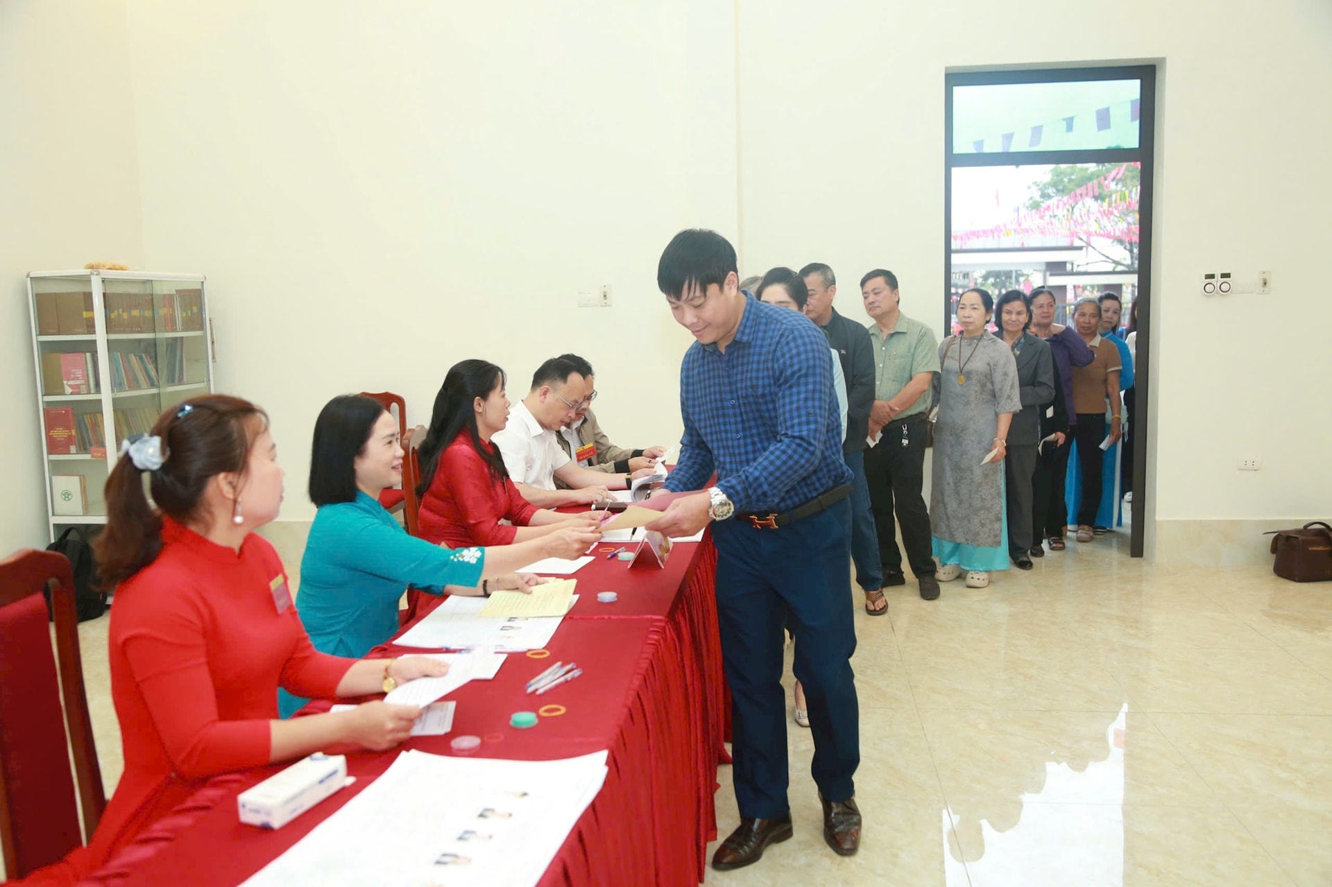 Toàn cảnh không khí bầu cử tại 126 xã, phường của Hà Nội- Ảnh 200.