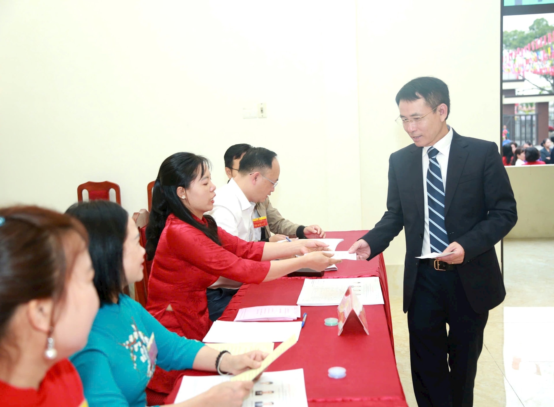 Toàn cảnh không khí bầu cử tại 126 xã, phường của Hà Nội- Ảnh 198.