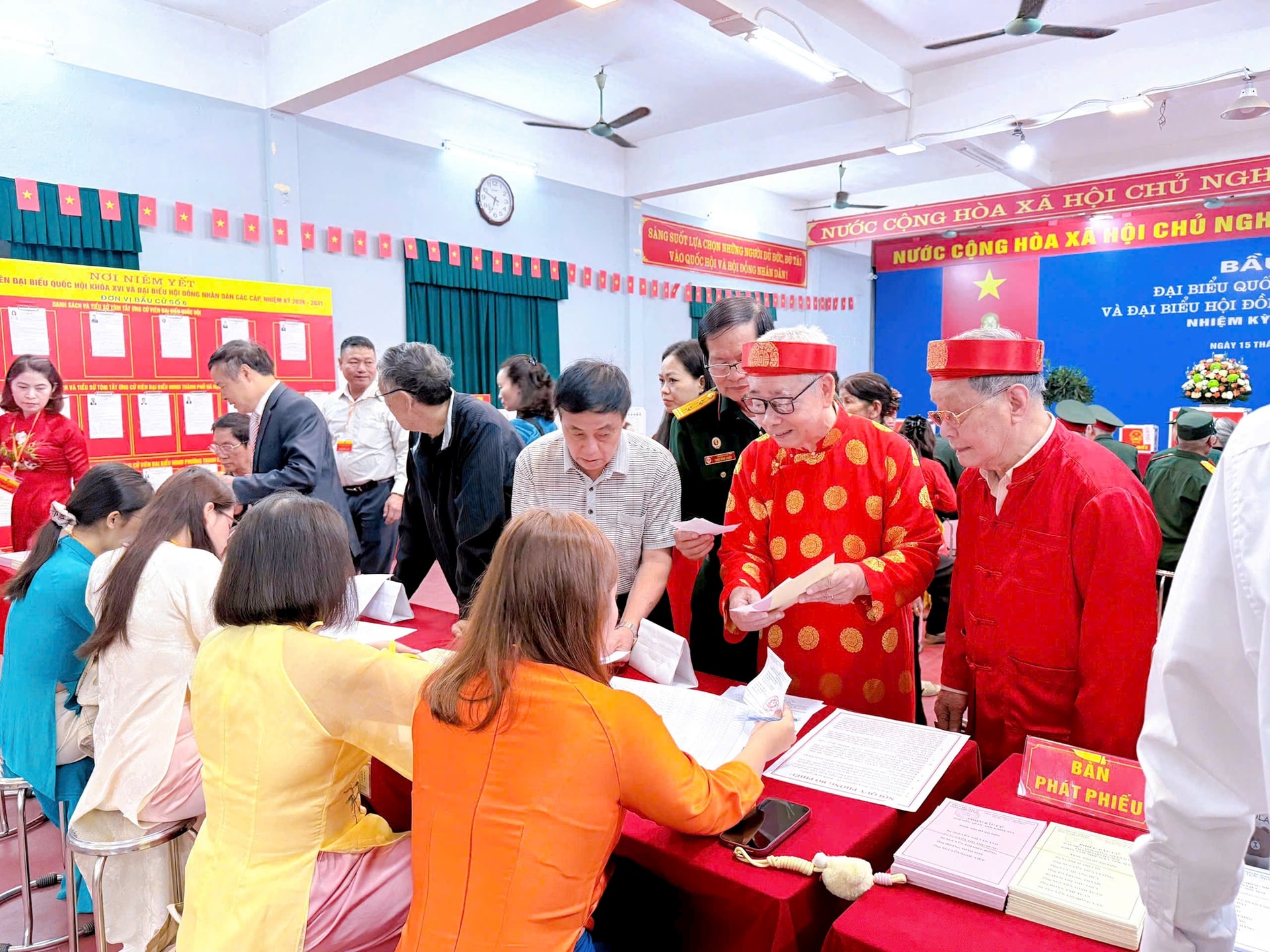 Thiêng liêng, tự hào Ngày bầu cử- Ảnh 1.