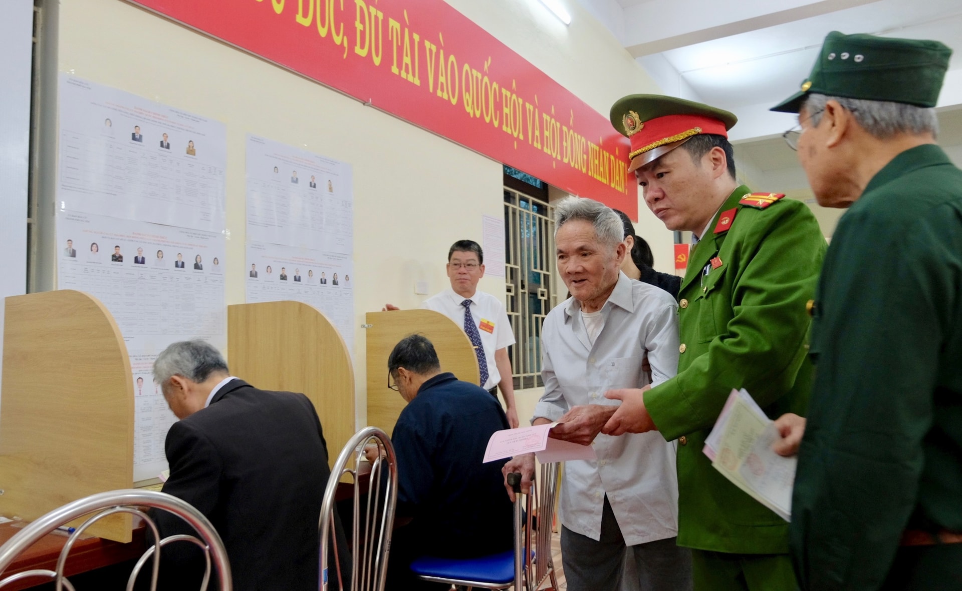 Toàn cảnh không khí bầu cử tại 126 xã, phường của Hà Nội- Ảnh 175.