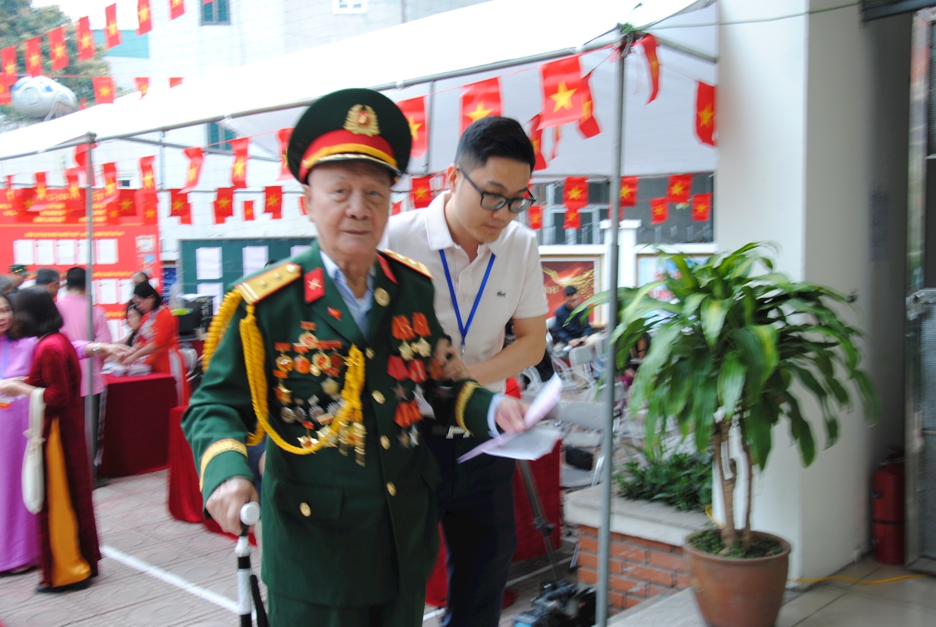 Toàn cảnh không khí bầu cử tại 126 xã, phường của Hà Nội- Ảnh 26.