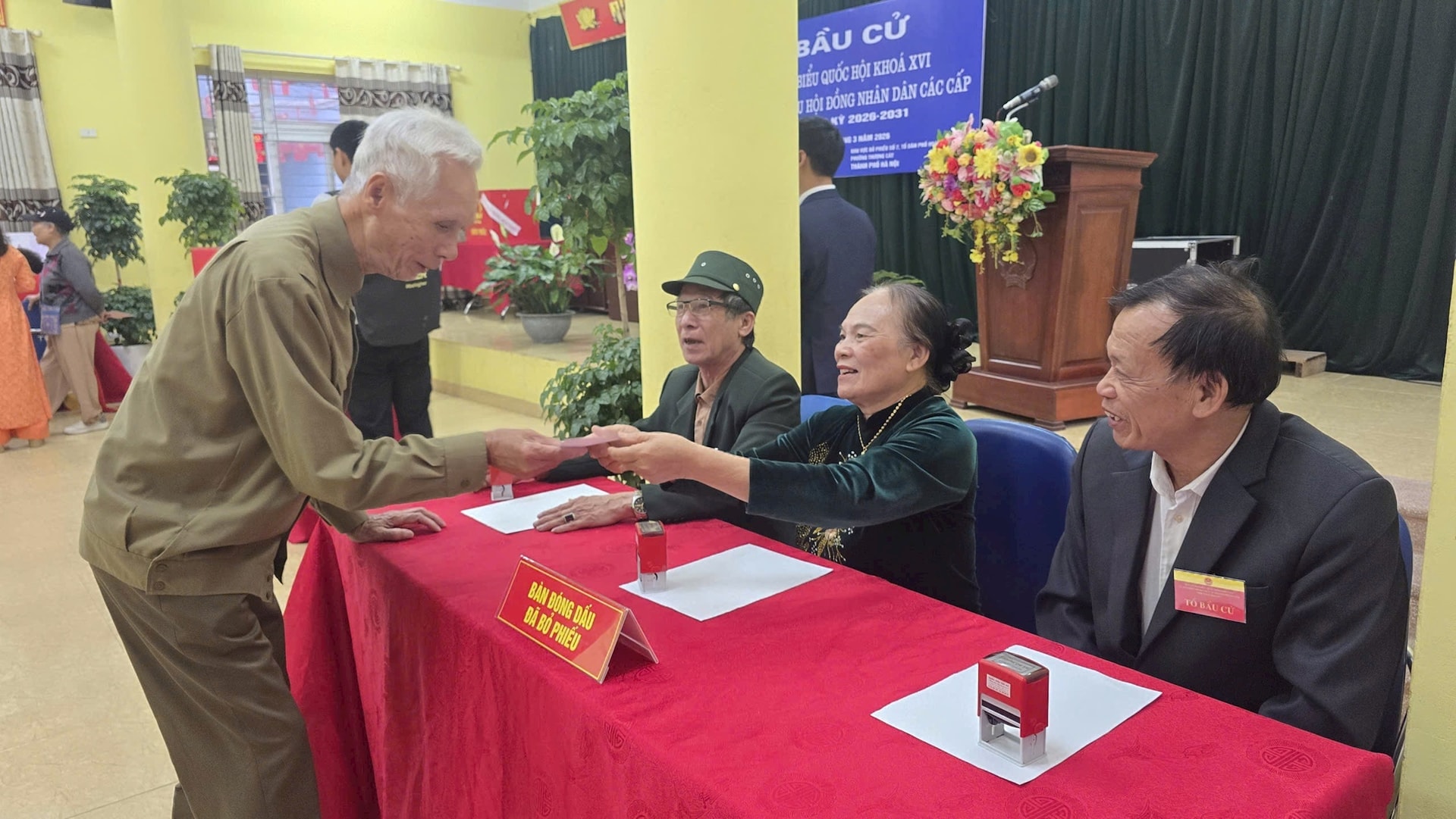 Toàn cảnh không khí bầu cử tại 126 xã, phường của Hà Nội- Ảnh 176.