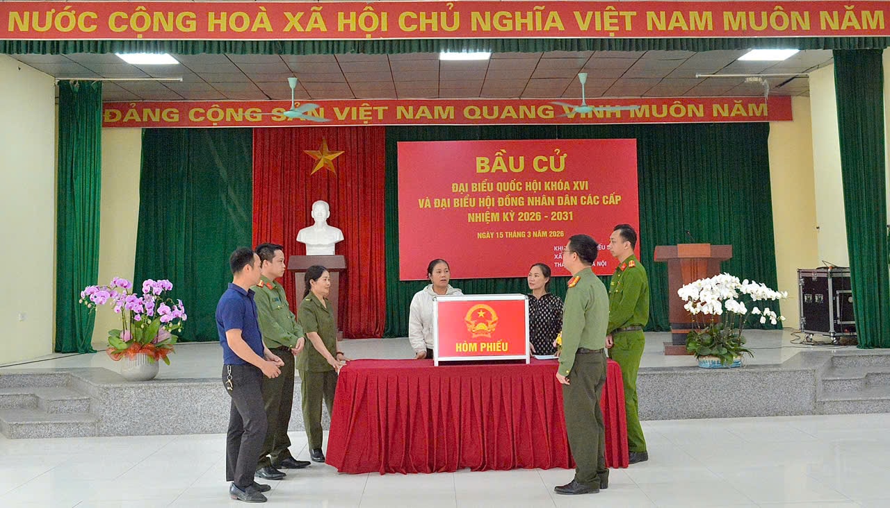 Công an xã Mê Linh đảm bảo an ninh trật tự cho ngày hội non sông- Ảnh 1.