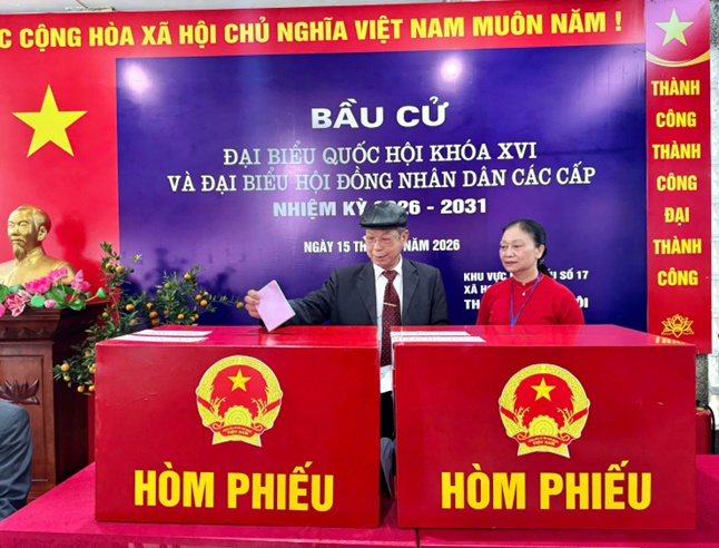 Đồng chí Nguyễn Huy Hoàng - Phó Bí thư Đảng uỷ, Chủ tịch UBND xã dự Lễ khai mạc bầu cử đại biểu Quốc hội khóa XVI và đại biểu HĐND các cấp nhiệm kỳ 2026-2031 tại khu vực bỏ phiếu số 17 Tổ dân phố Trạm trôi- Ảnh 5.