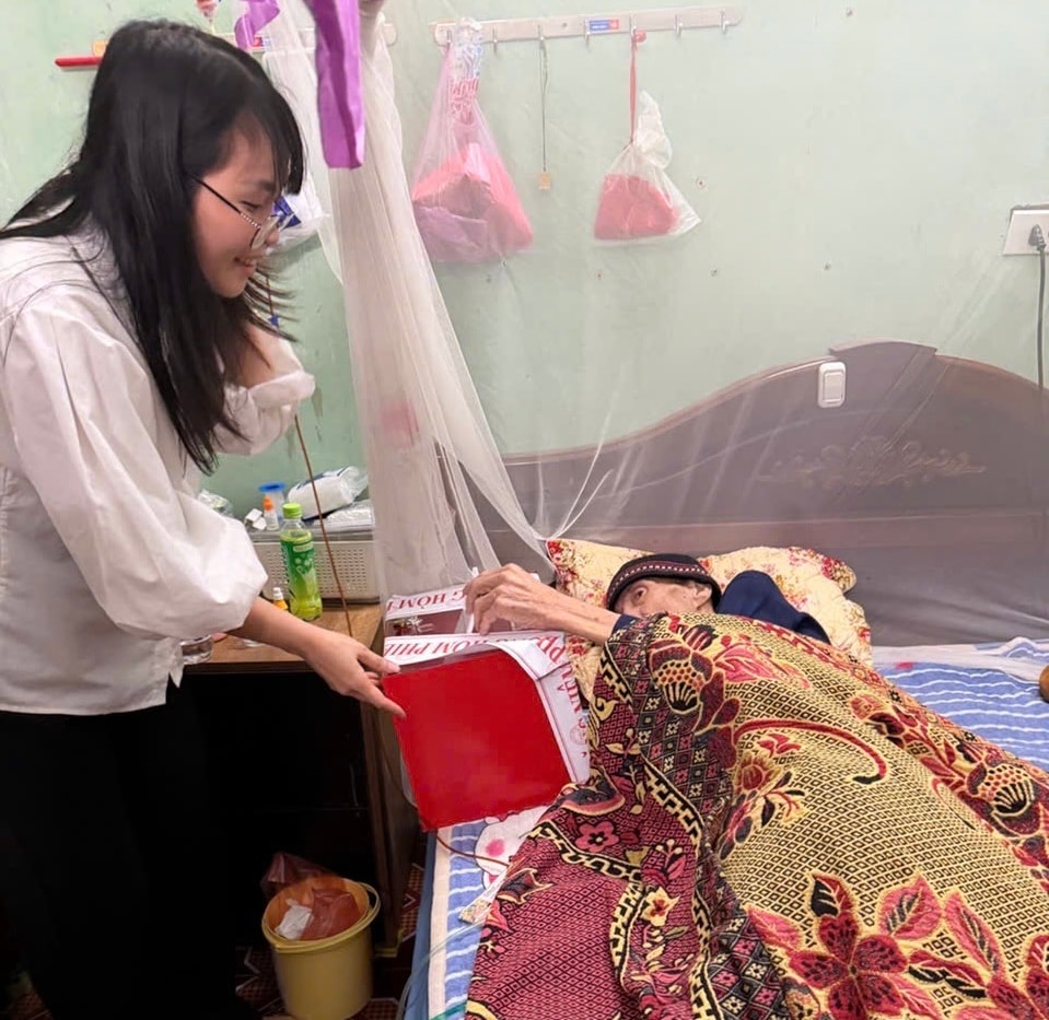 Niềm vui của những cử tri “đặc biệt” ở Tam Hưng- Ảnh 4.