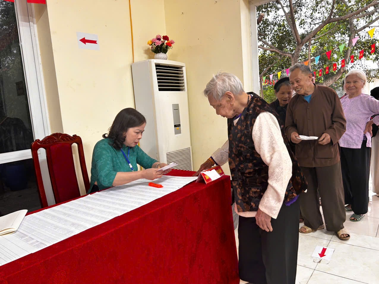 Toàn cảnh không khí bầu cử tại 126 xã, phường của Hà Nội- Ảnh 184.