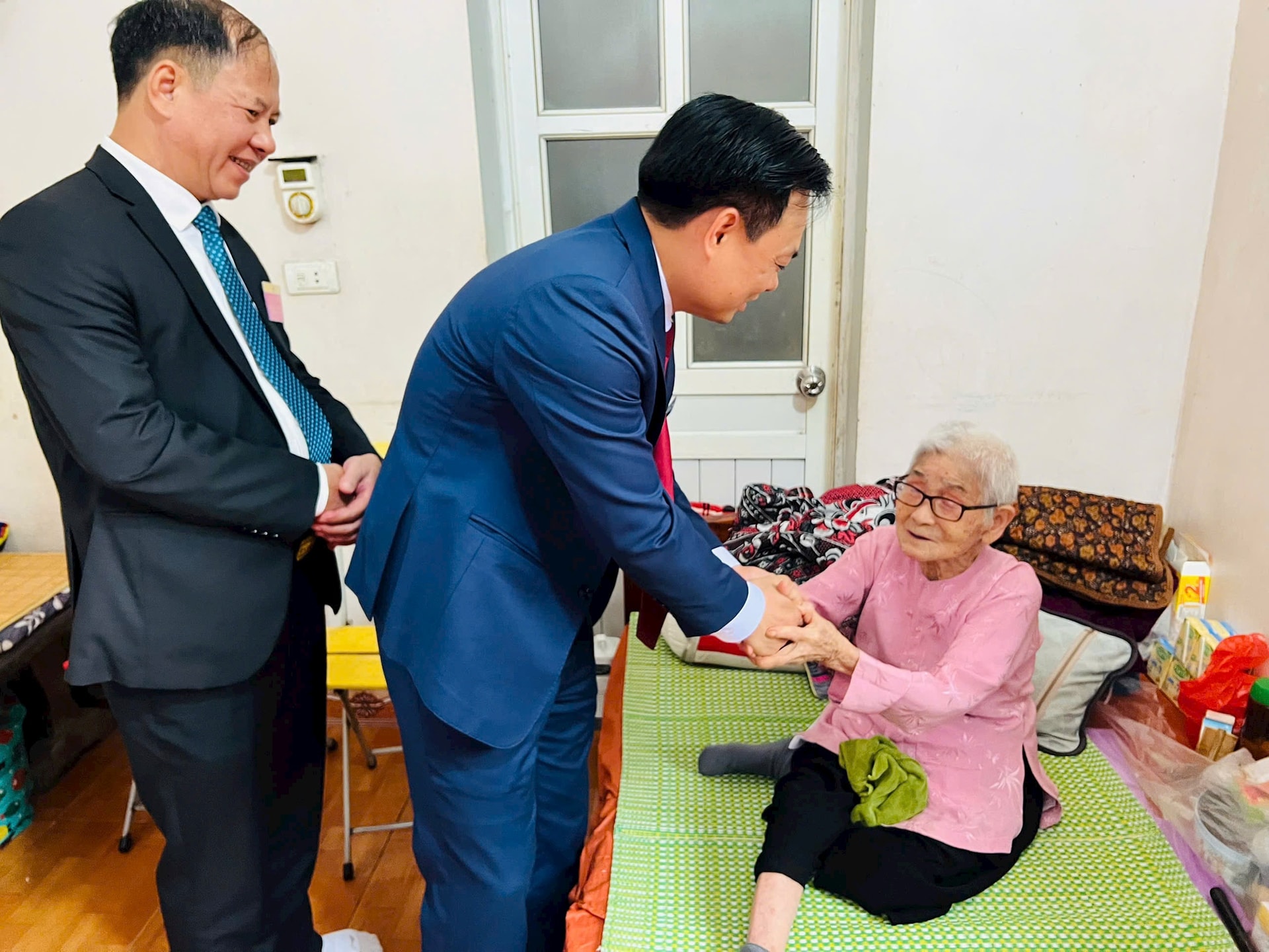 Niềm vui của những cử tri “đặc biệt” ở Tam Hưng- Ảnh 2.