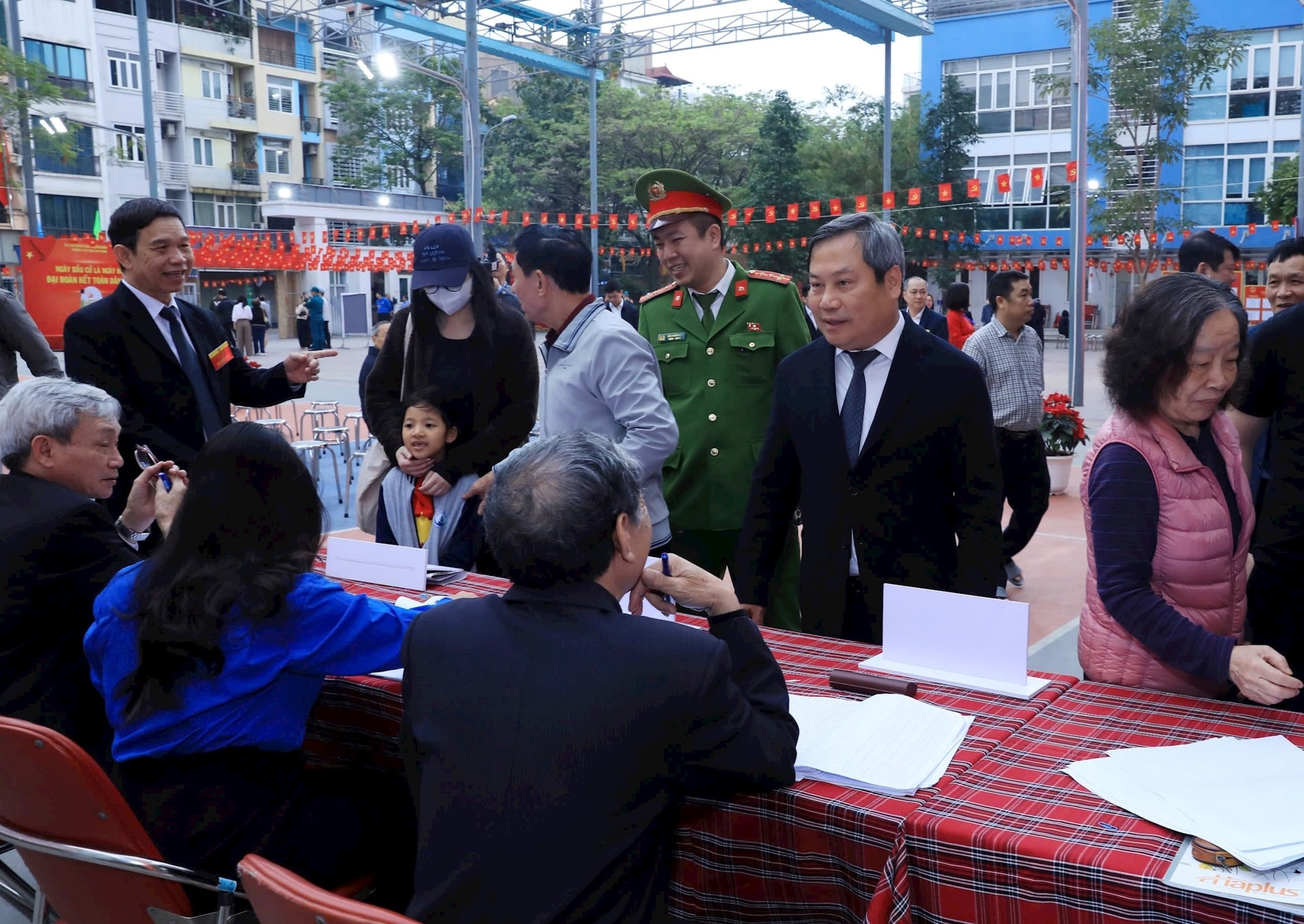 Toàn cảnh không khí bầu cử tại 126 xã, phường của Hà Nội- Ảnh 163.