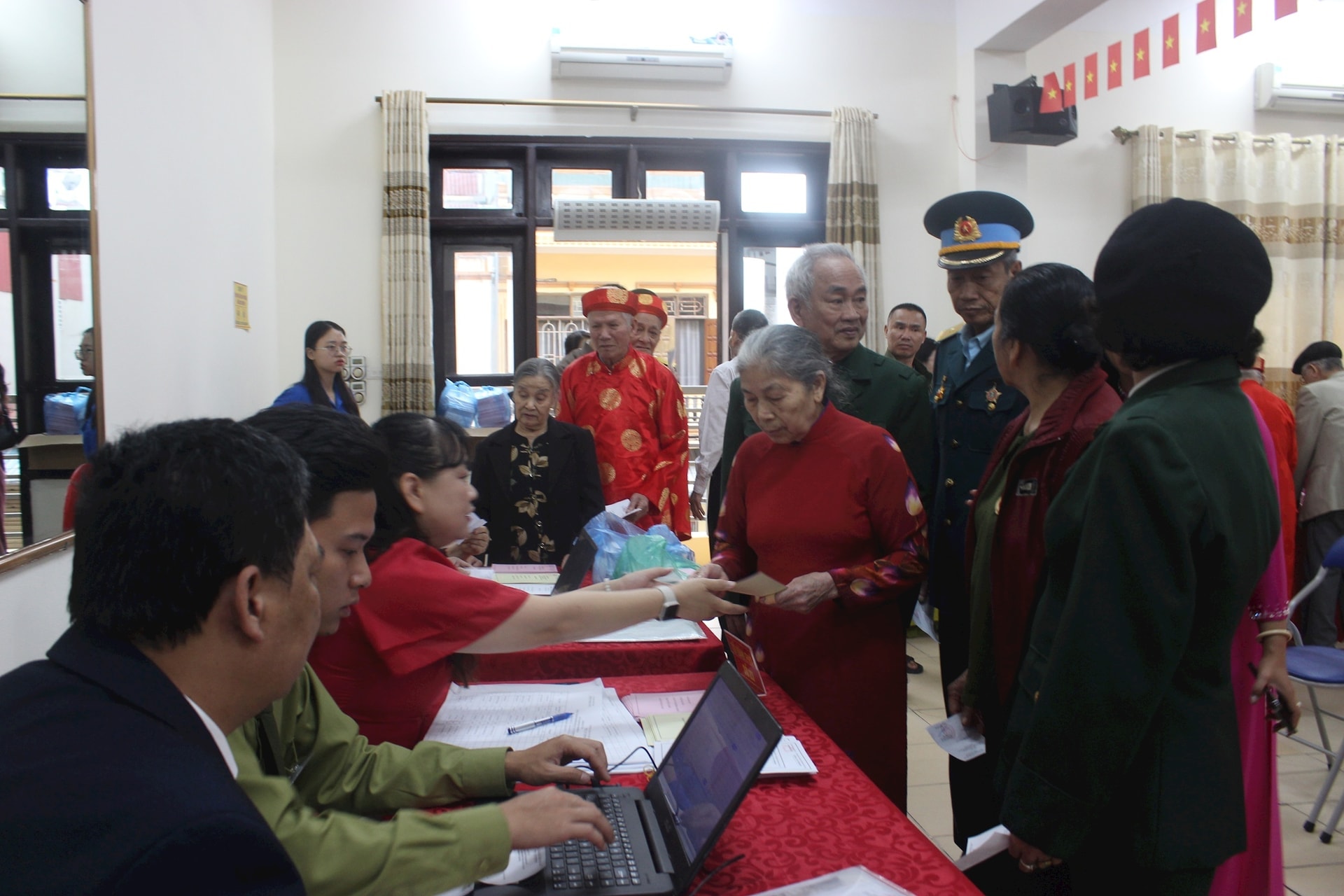 Toàn cảnh không khí bầu cử tại 126 xã, phường của Hà Nội- Ảnh 11.