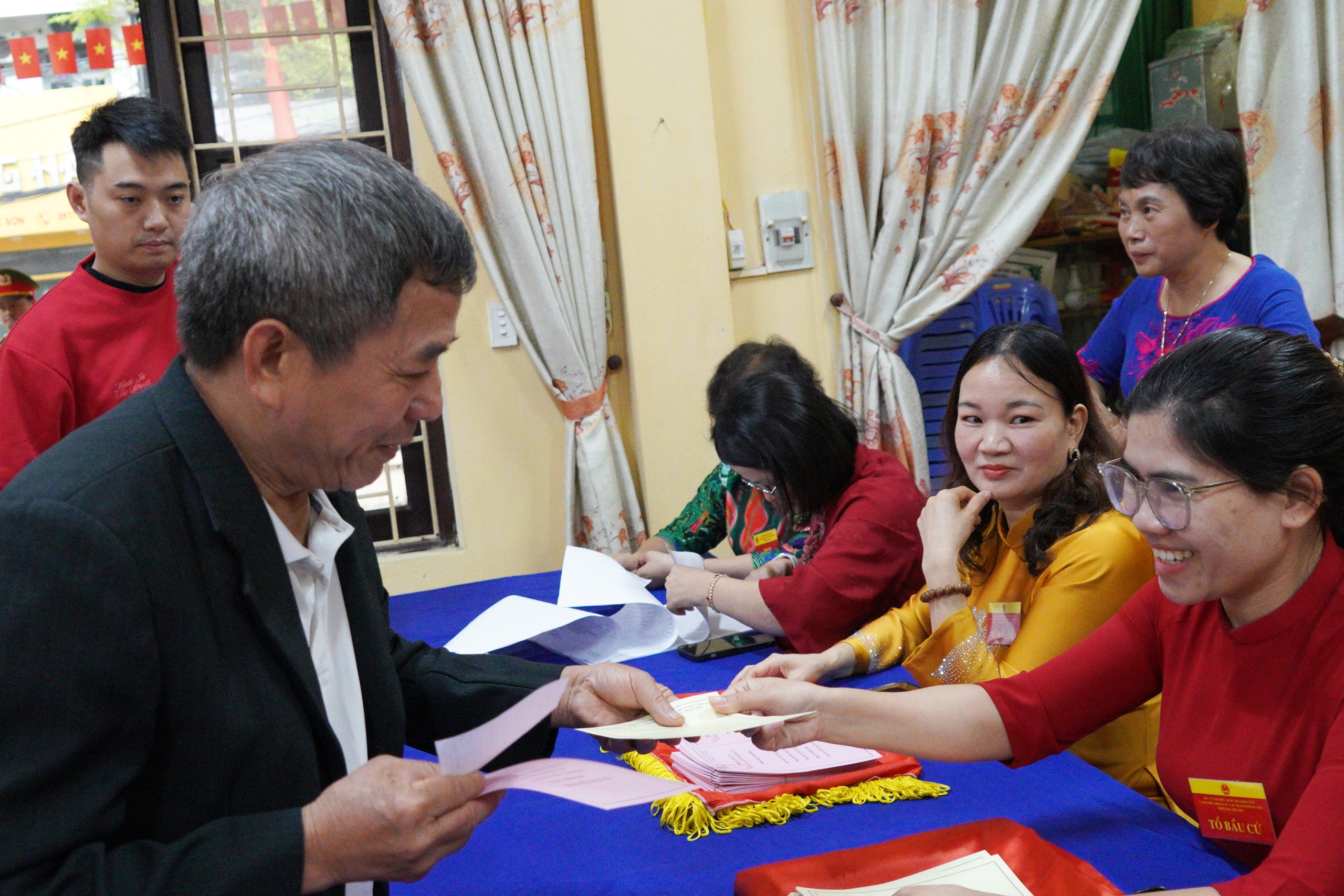 Cử tri phường Chương Mỹ hân hoan đi bầu cử đại biểu Quốc hội khóa XVI và đại biểu HĐND các cấp, nhiệm kỳ 2026 - 2031- Ảnh 18.