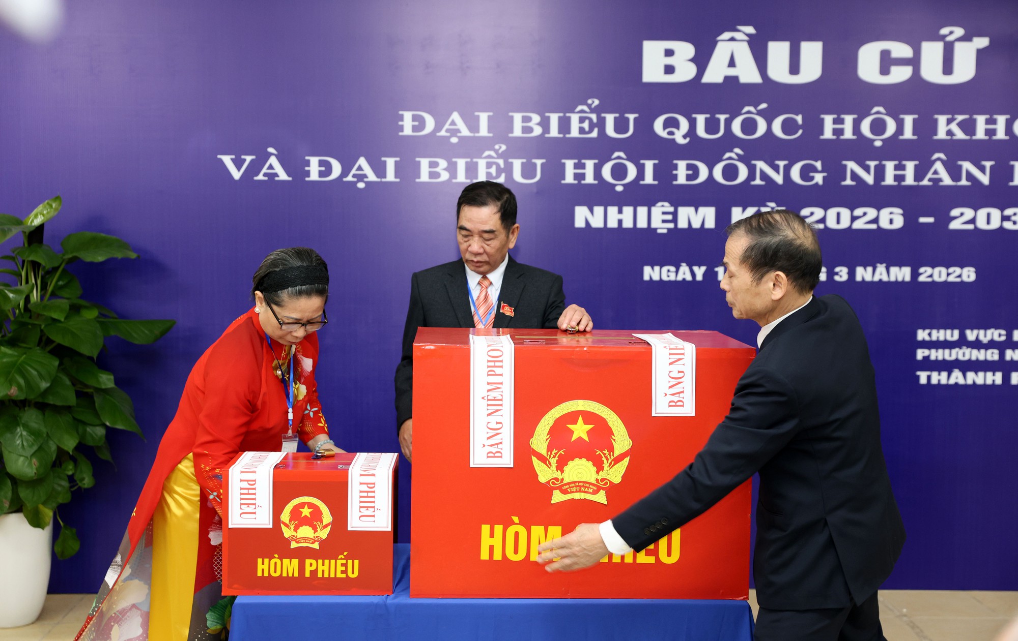 Phó Chủ tịch Quốc hội Nguyễn Đức Hải bầu cử tại Khu vực bỏ phiếu số 21, phường Ngọc Hà, Hà Nội- Ảnh 13.