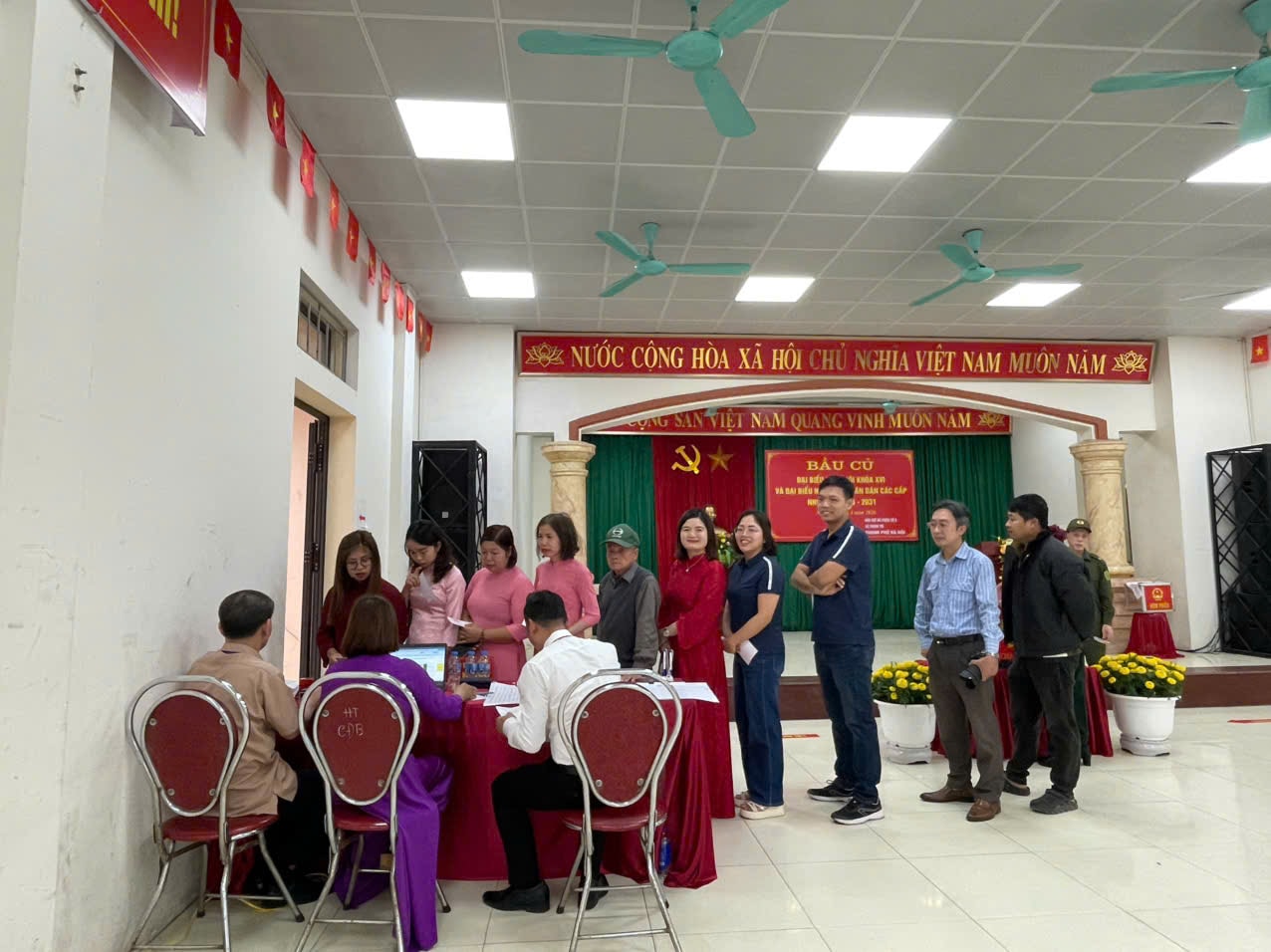 Toàn cảnh không khí bầu cử tại 126 xã, phường của Hà Nội- Ảnh 202.