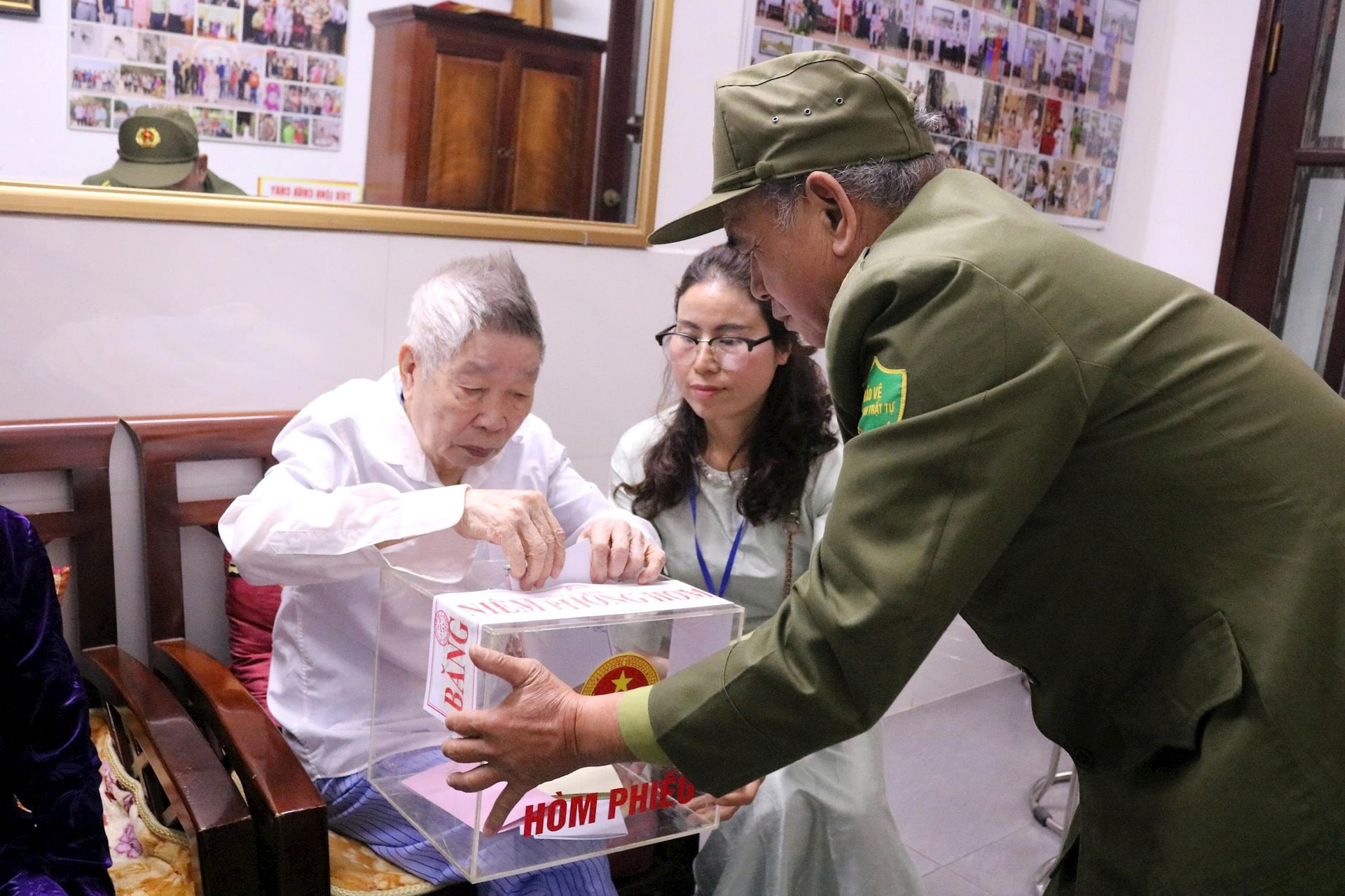 Lá phiếu gửi trọn niềm tin của cử tri phường Nghĩa Đô- Ảnh 3.