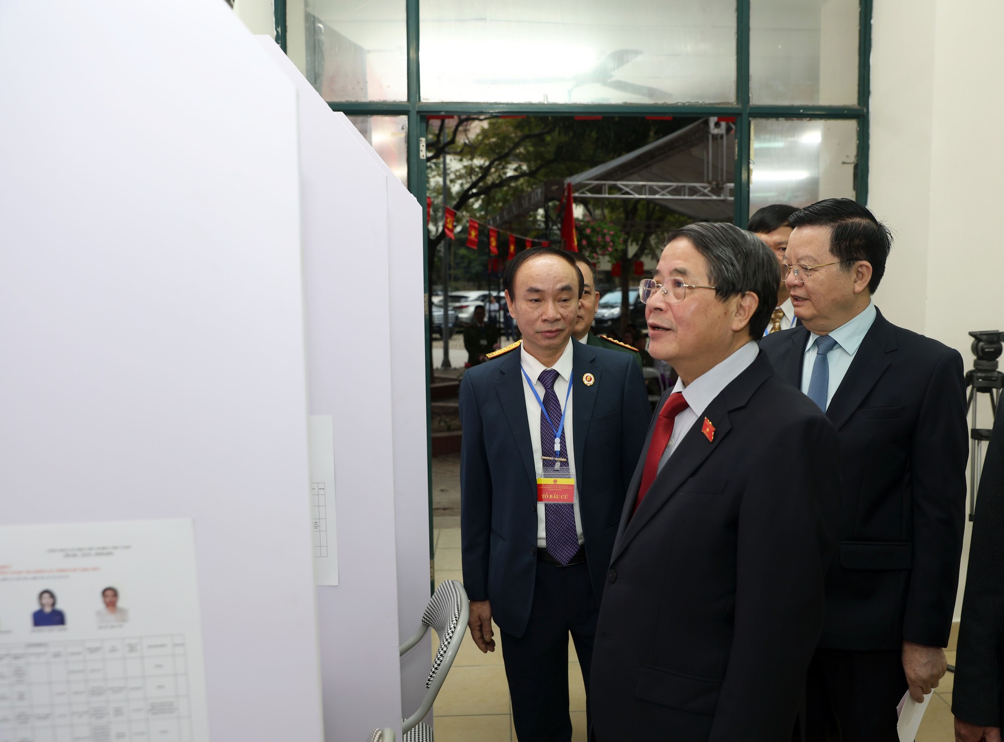 Phó Chủ tịch Quốc hội Nguyễn Đức Hải bầu cử tại Khu vực bỏ phiếu số 21, phường Ngọc Hà, Hà Nội- Ảnh 12.