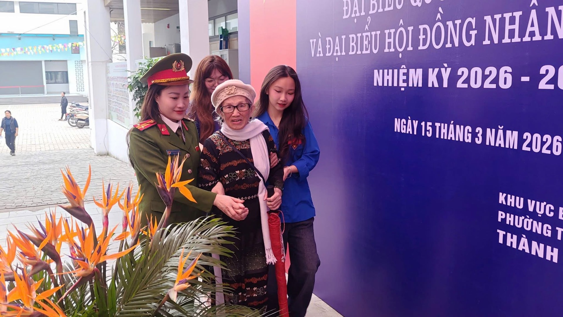 Tuổi trẻ Tây Hồ xung kích phục vụ ngày bầu cử- Ảnh 3.