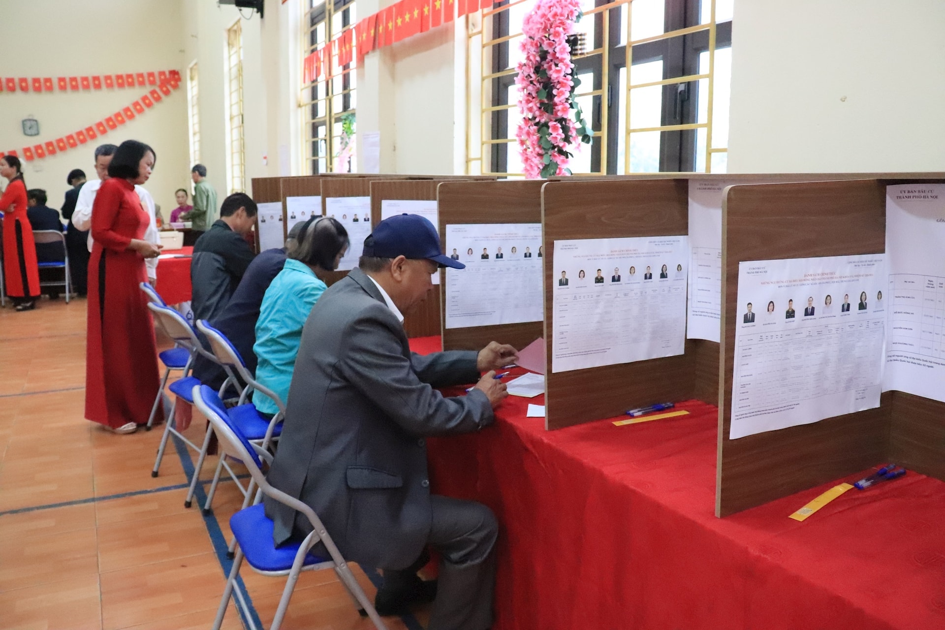 Toàn cảnh không khí bầu cử tại 126 xã, phường của Hà Nội- Ảnh 206.