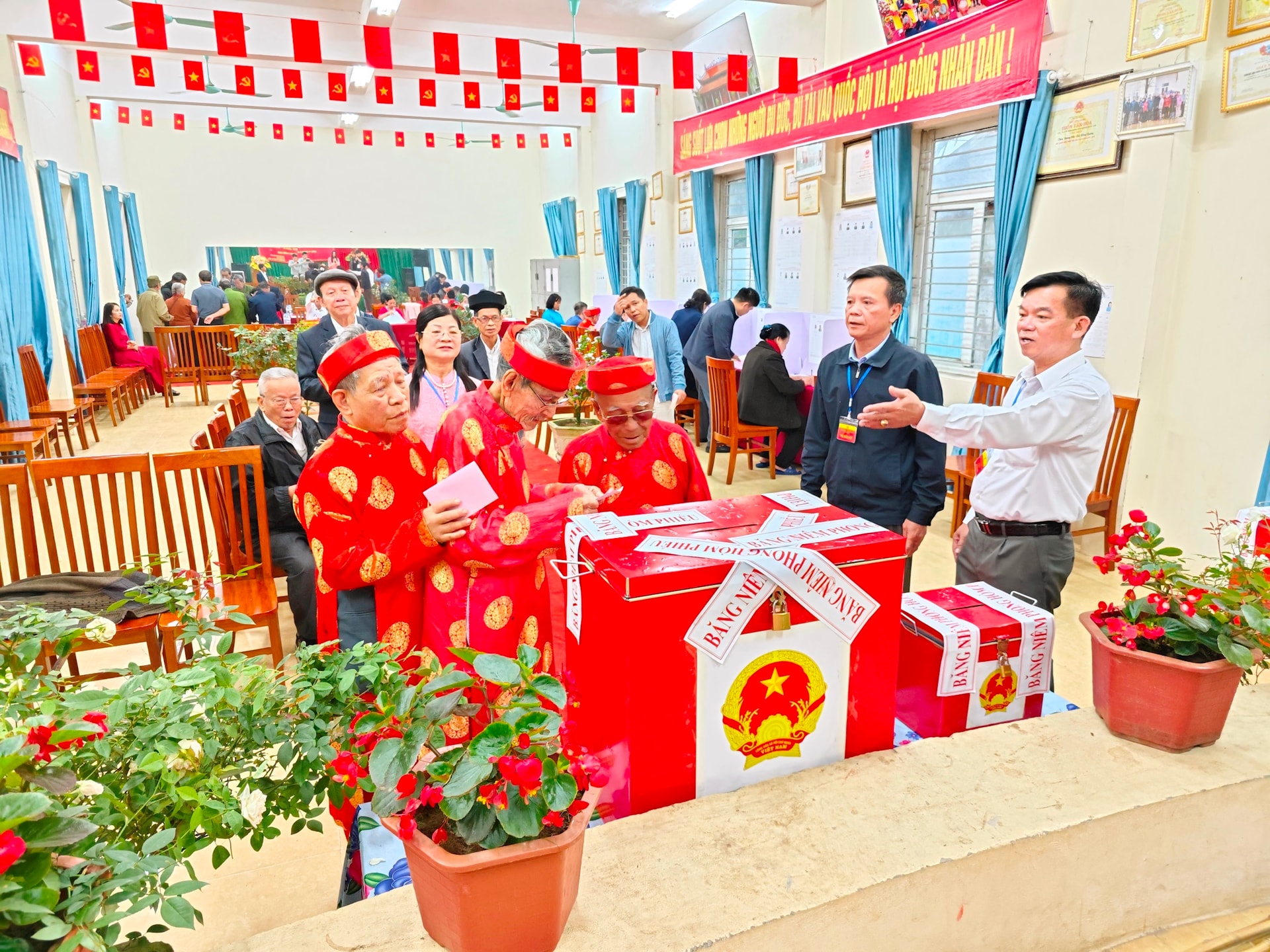 Toàn cảnh không khí bầu cử tại 126 xã, phường của Hà Nội- Ảnh 214.