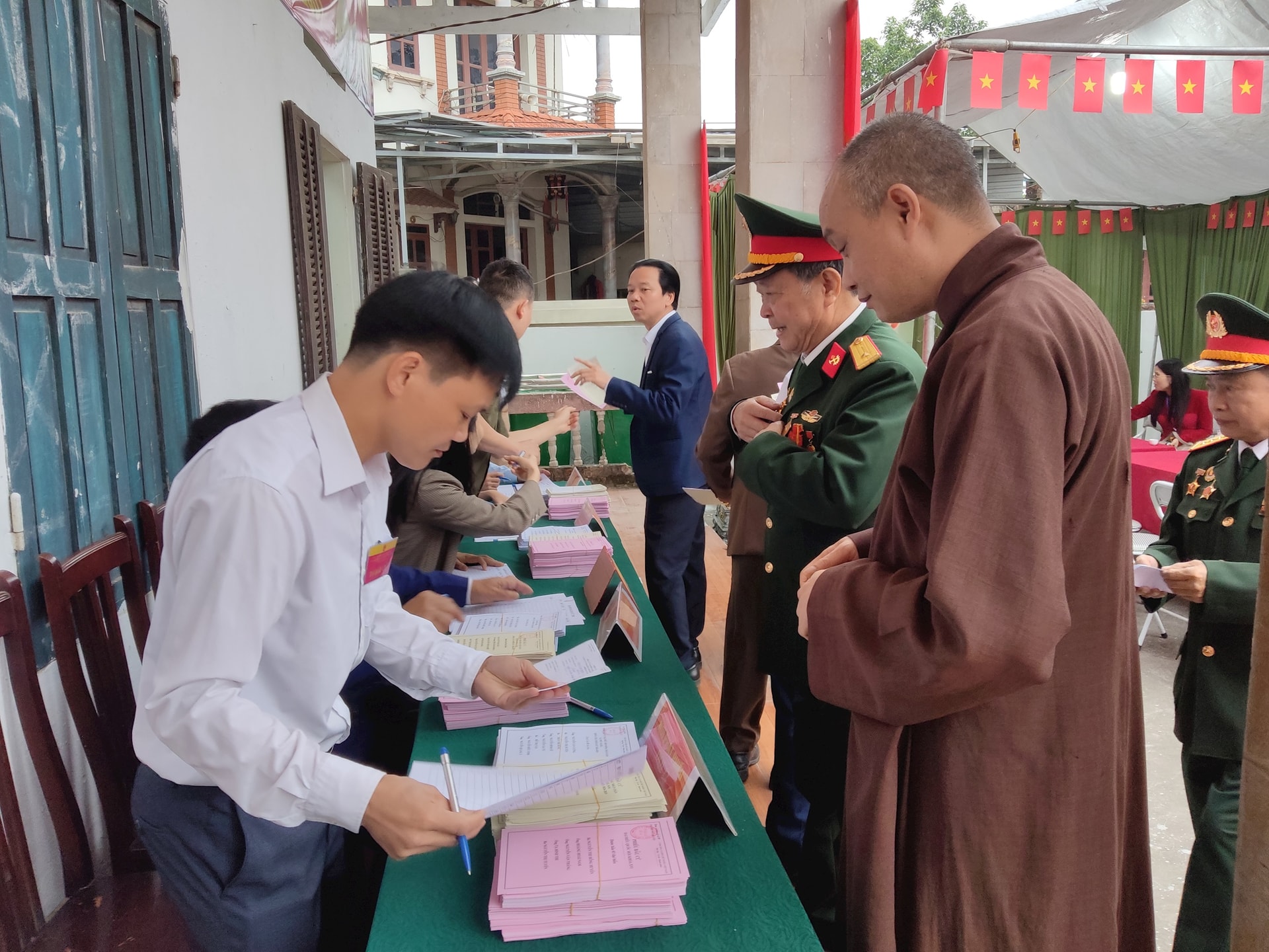 Toàn cảnh không khí bầu cử tại 126 xã, phường của Hà Nội- Ảnh 129.