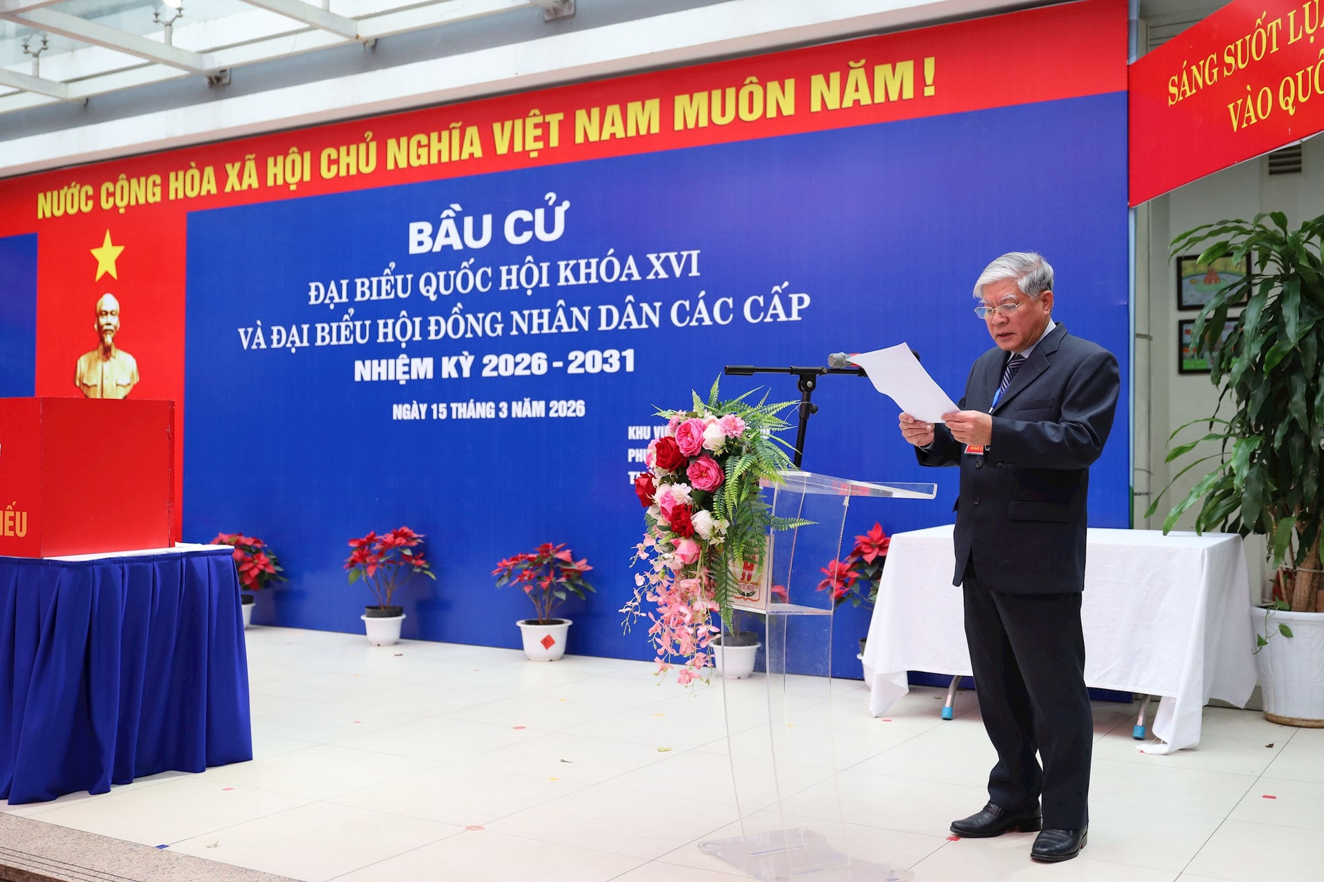 Cử tri phường Đống Đa hồ hởi tham gia bỏ phiếu bầu cử- Ảnh 3.