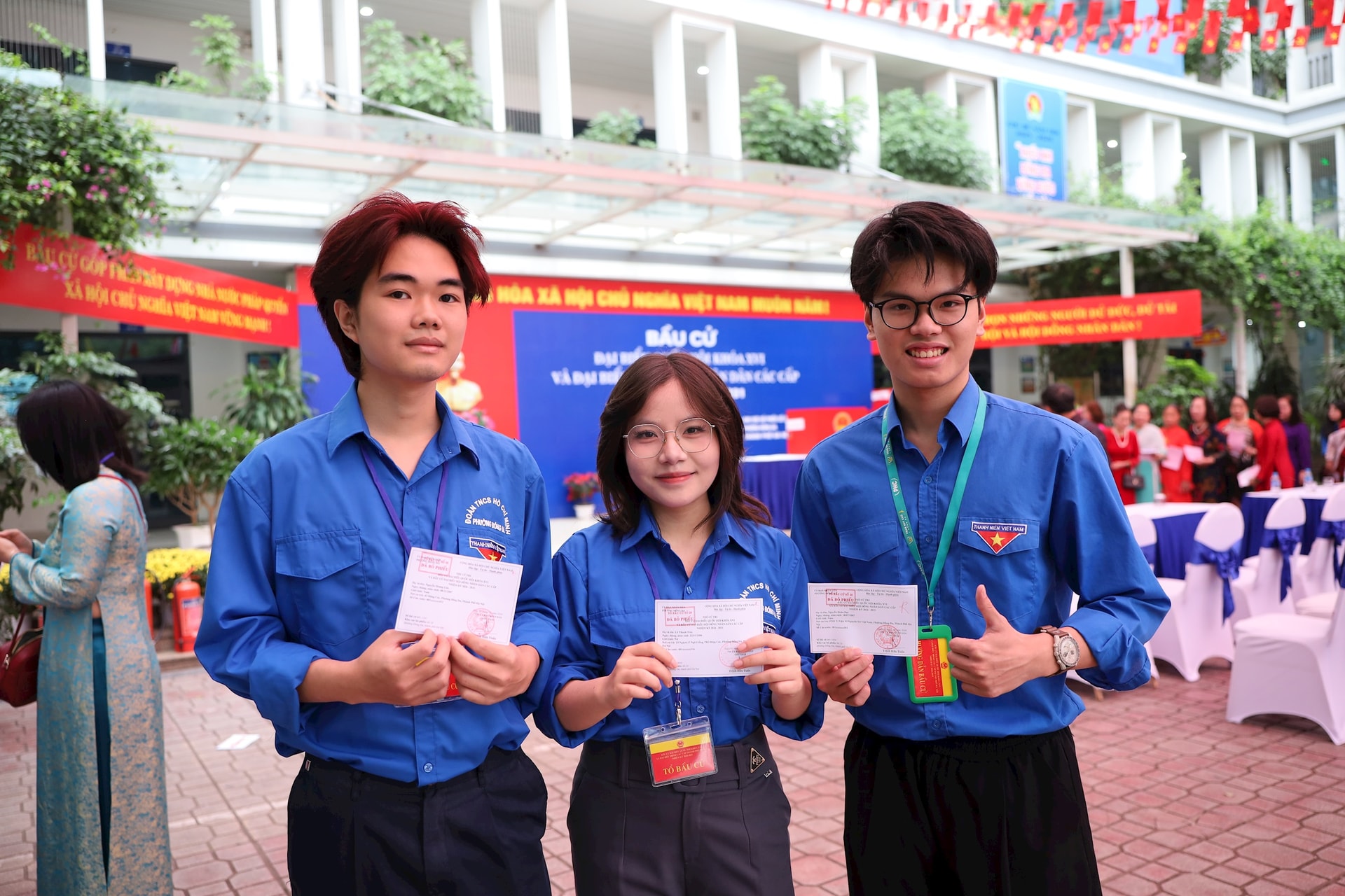 Cử tri phường Đống Đa hồ hởi tham gia bỏ phiếu bầu cử- Ảnh 10.