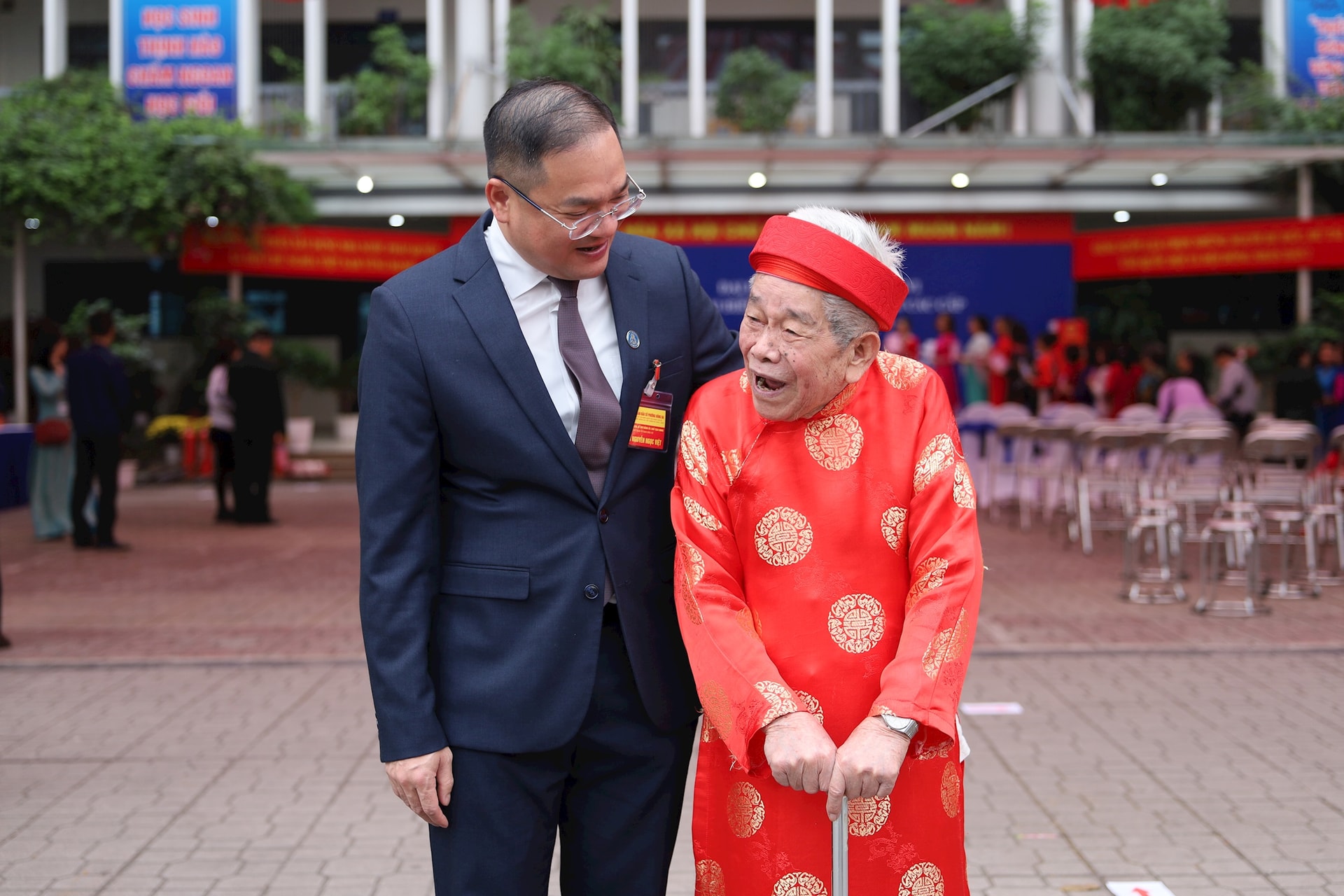 Cử tri phường Đống Đa hồ hởi tham gia bỏ phiếu bầu cử- Ảnh 11.