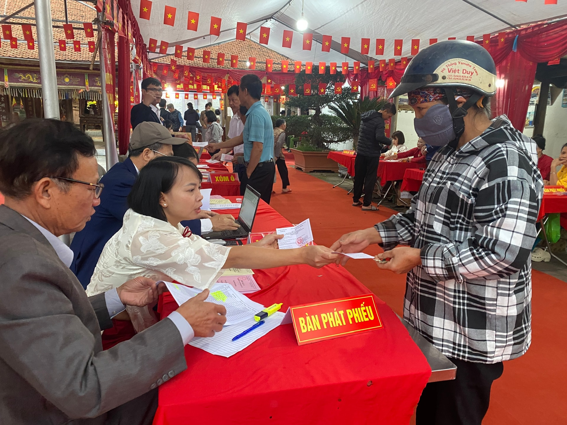 Toàn cảnh không khí bầu cử tại 126 xã, phường của Hà Nội- Ảnh 1.