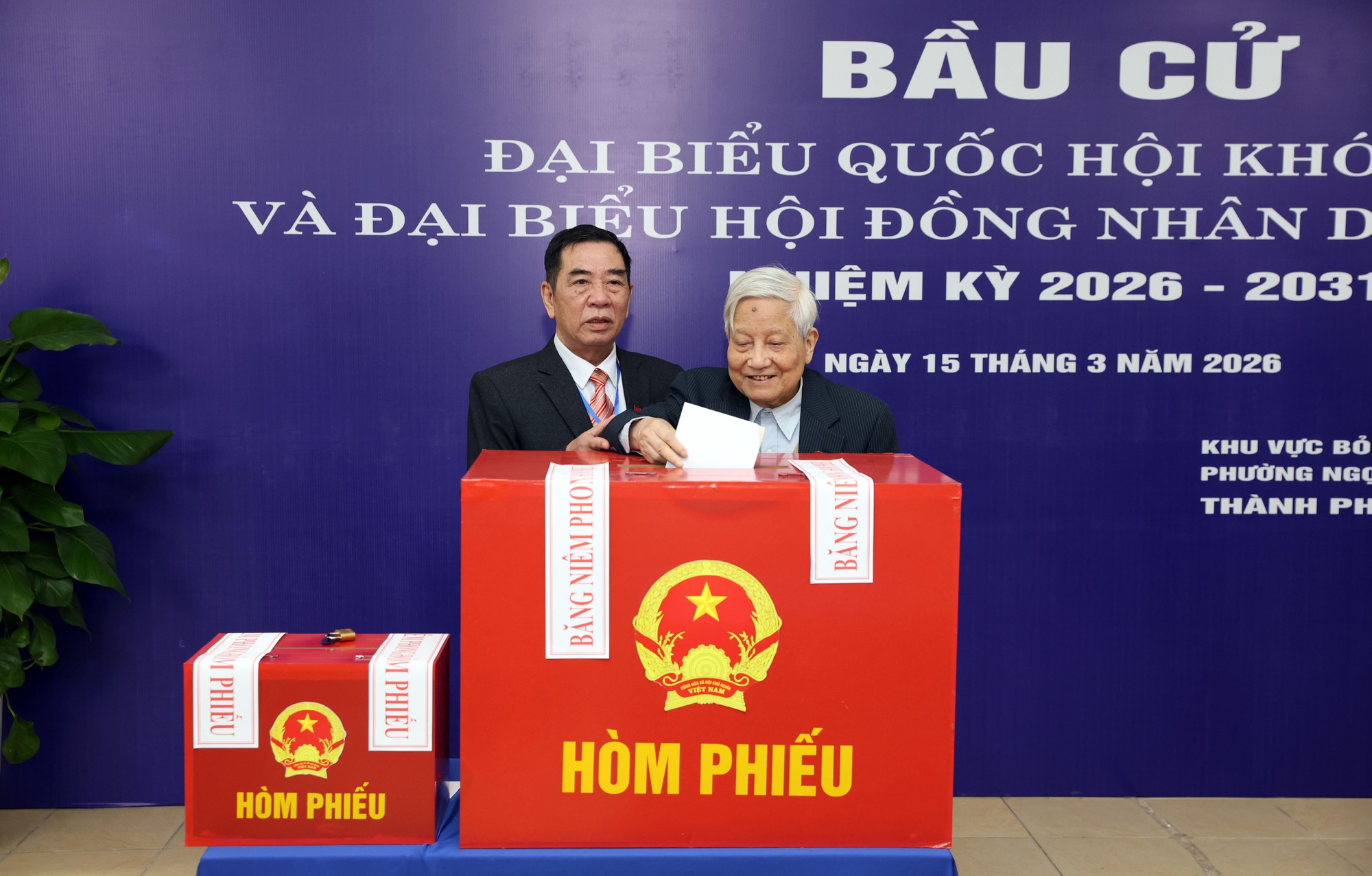 Phó Chủ tịch Quốc hội Nguyễn Đức Hải bầu cử tại Khu vực bỏ phiếu số 21, phường Ngọc Hà, Hà Nội- Ảnh 7.