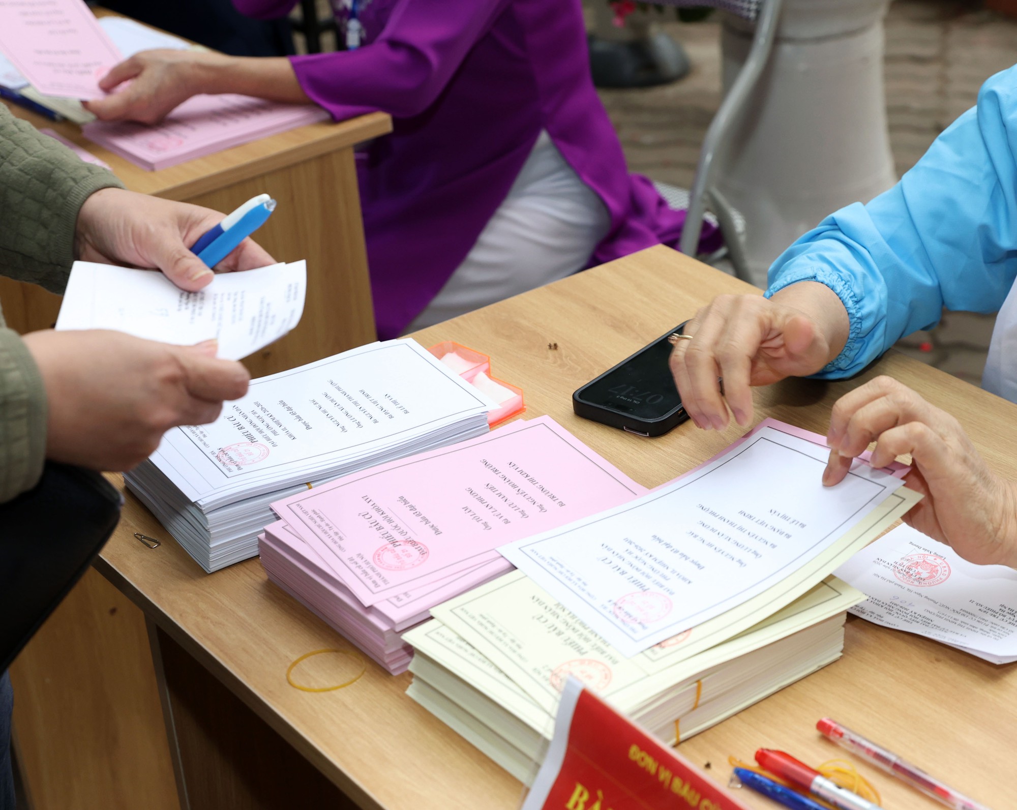 Phó Chủ tịch Quốc hội Nguyễn Đức Hải bầu cử tại Khu vực bỏ phiếu số 21, phường Ngọc Hà, Hà Nội- Ảnh 15.