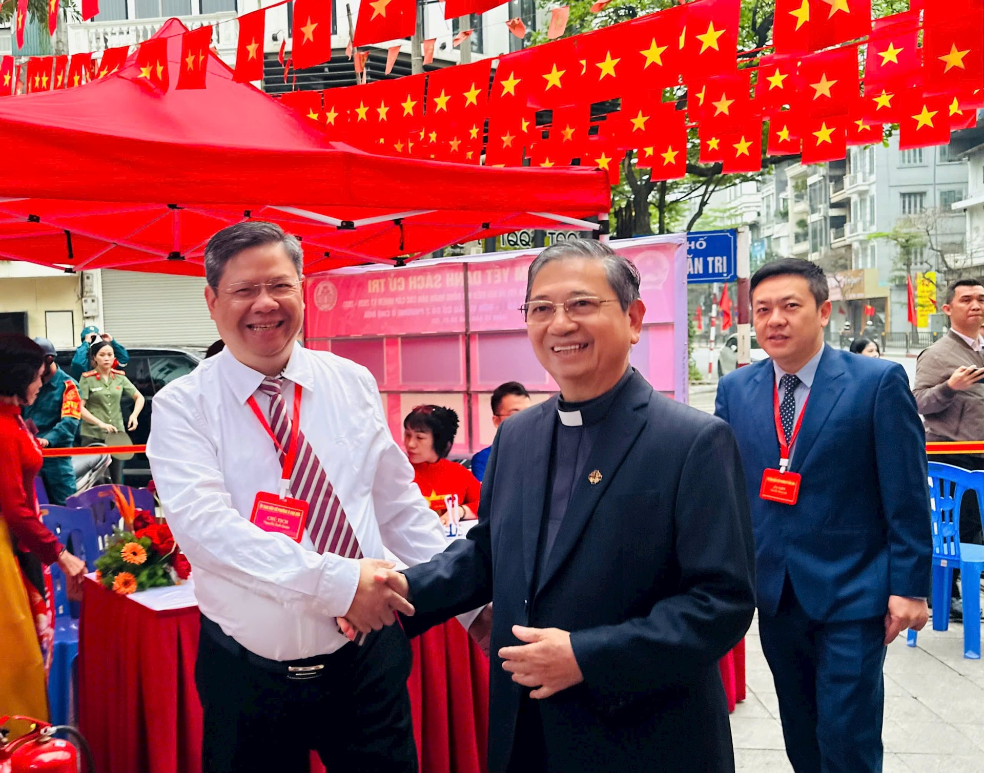 Đồng bào Công giáo tại phường Ô Chợ Dừa rộn ràng trong ngày hội non sông- Ảnh 3.