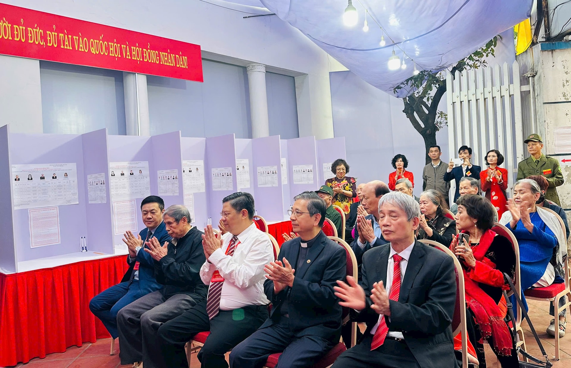 Đồng bào Công giáo tại phường Ô Chợ Dừa rộn ràng trong ngày hội non sông- Ảnh 4.