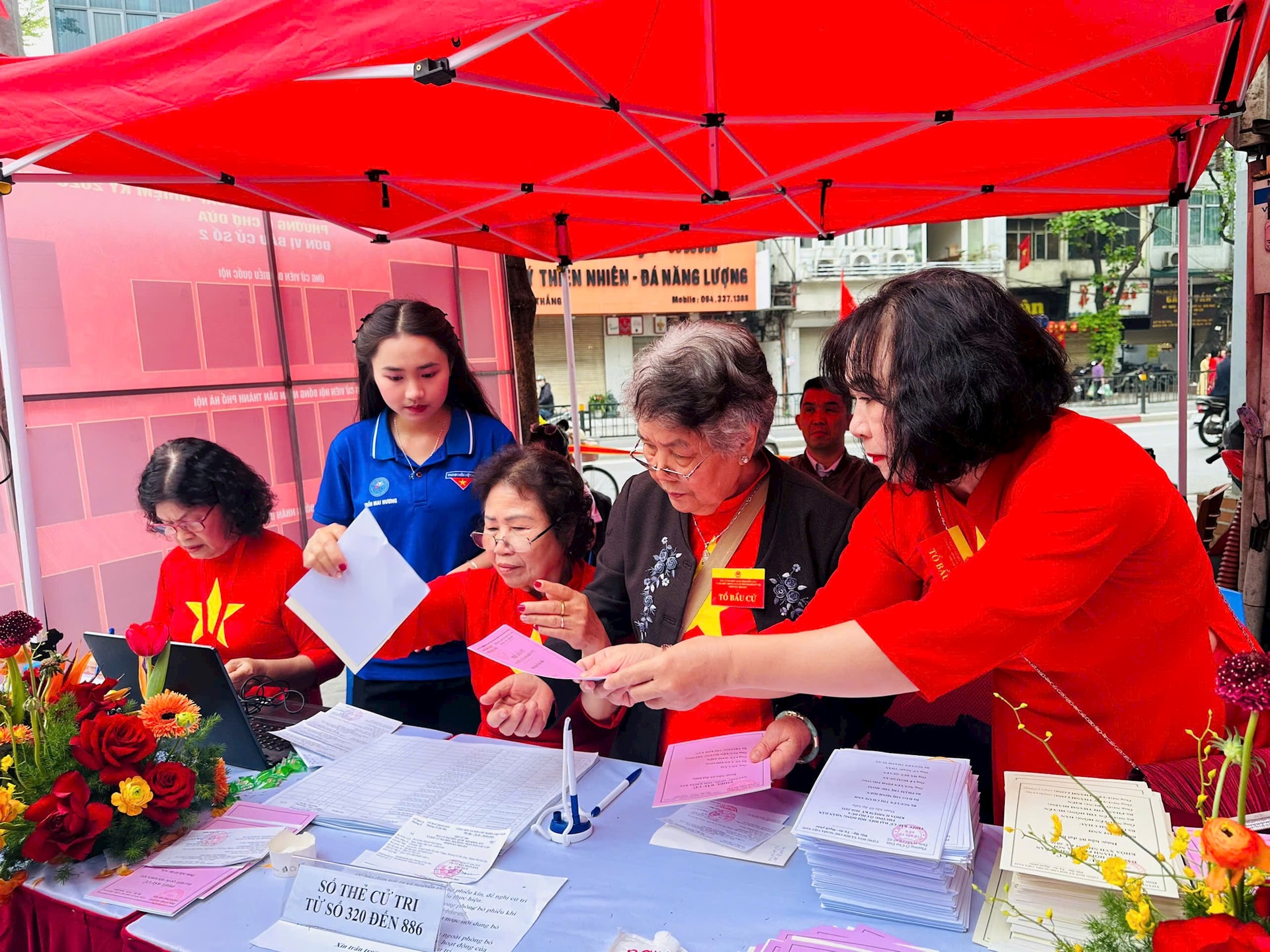 Đồng bào Công giáo tại phường Ô Chợ Dừa rộn ràng trong ngày hội non sông- Ảnh 12.