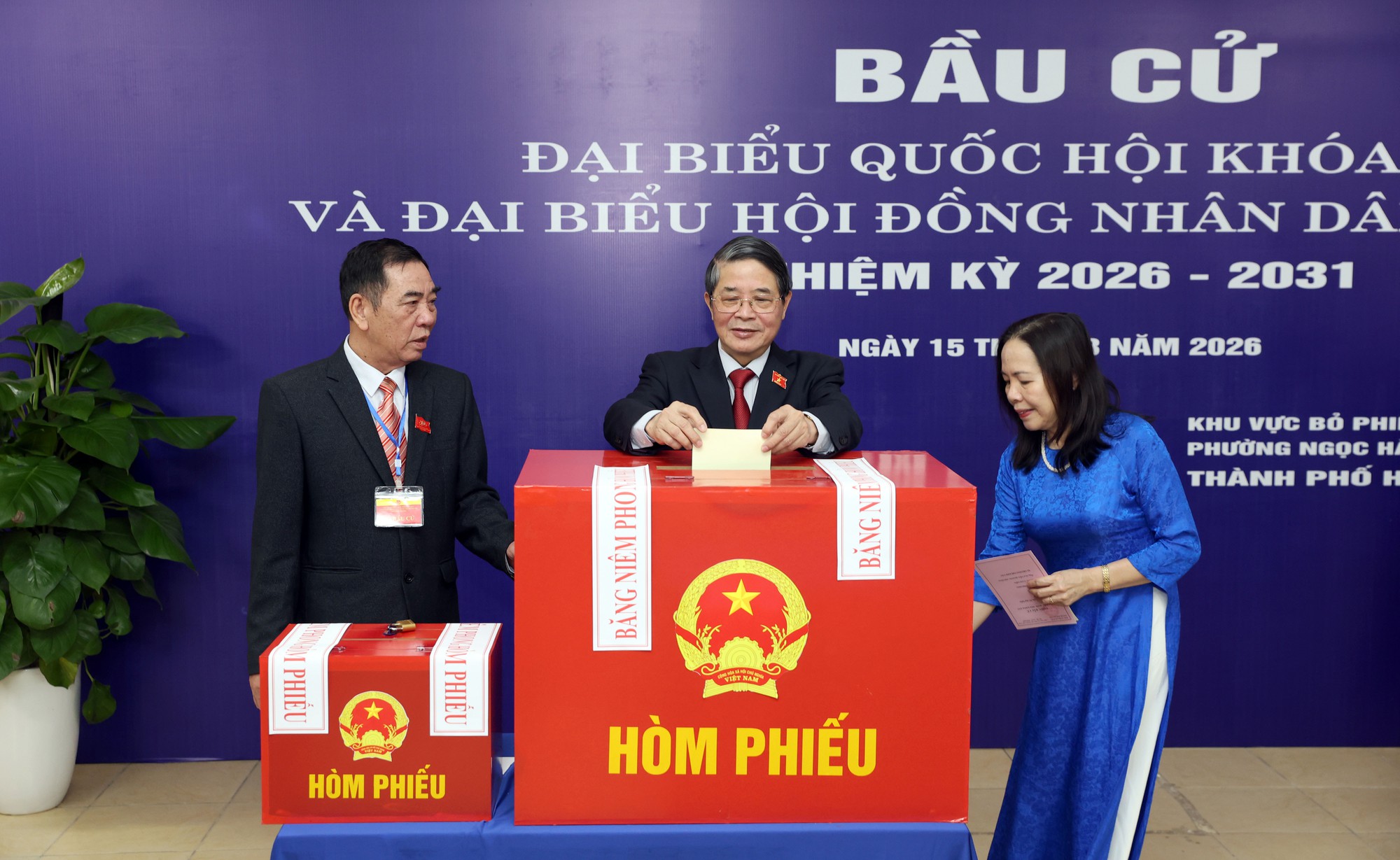Phó Chủ tịch Quốc hội Nguyễn Đức Hải bầu cử tại Khu vực bỏ phiếu số 21, phường Ngọc Hà, Hà Nội- Ảnh 4.